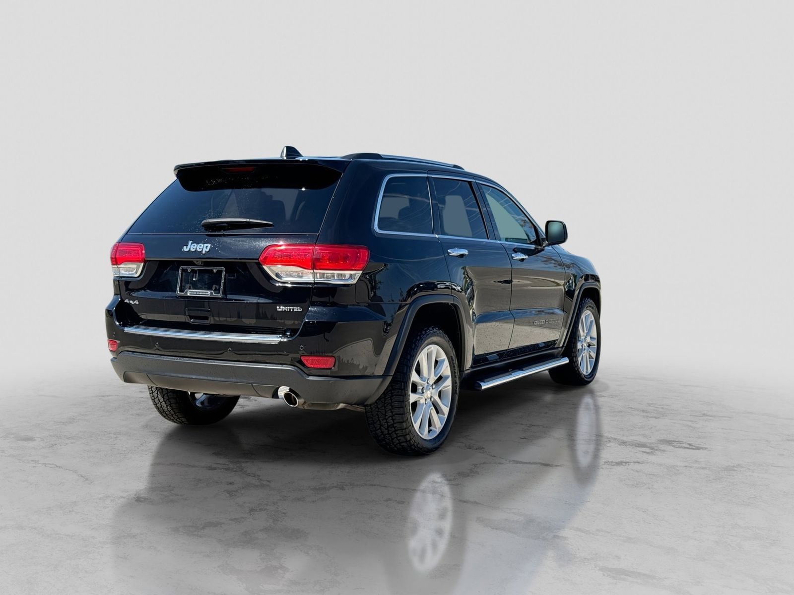Thumbnail: 2017 Jeep Grand Cherokee - 8