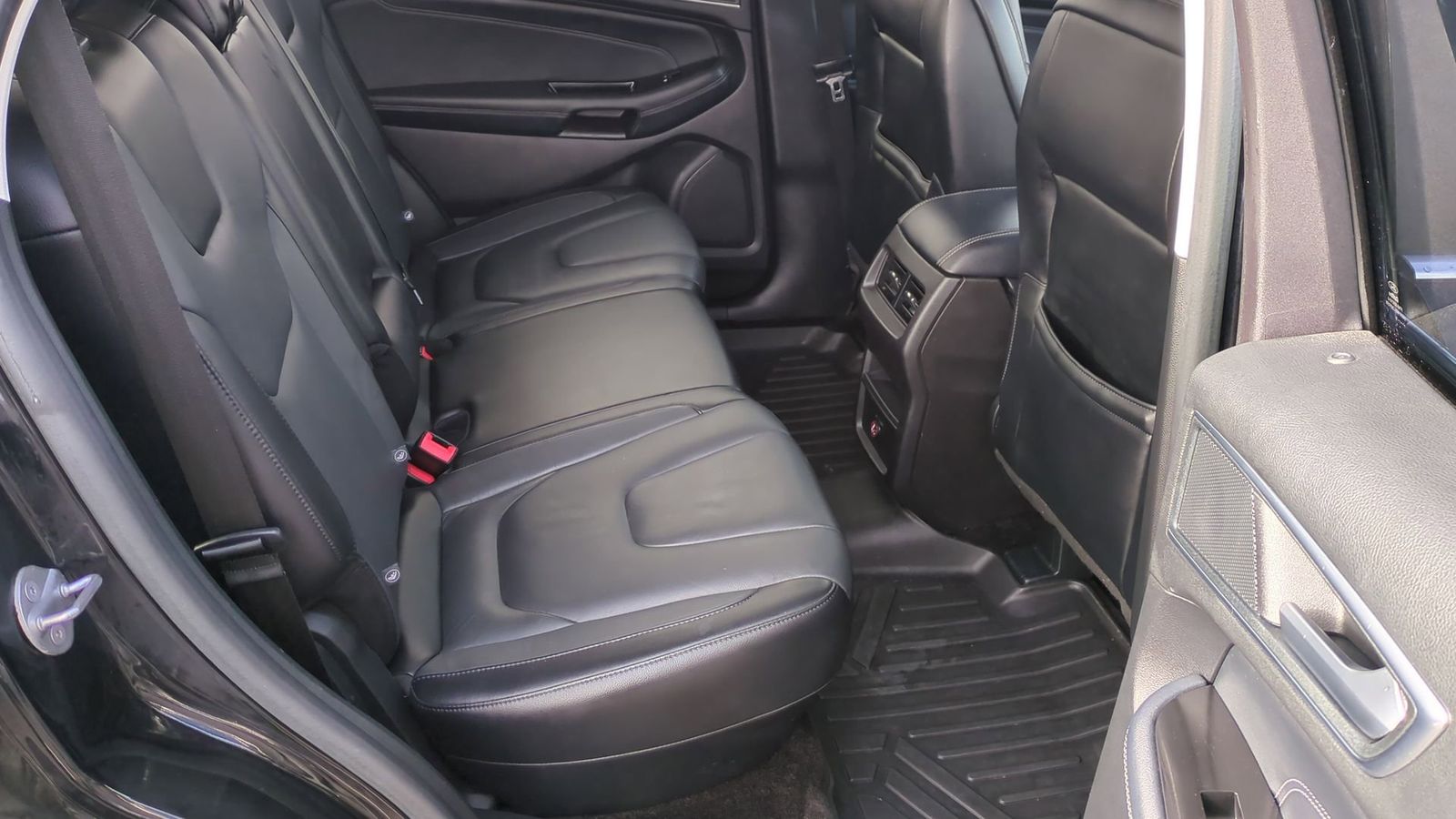 Thumbnail: 2018 Ford Edge - 21