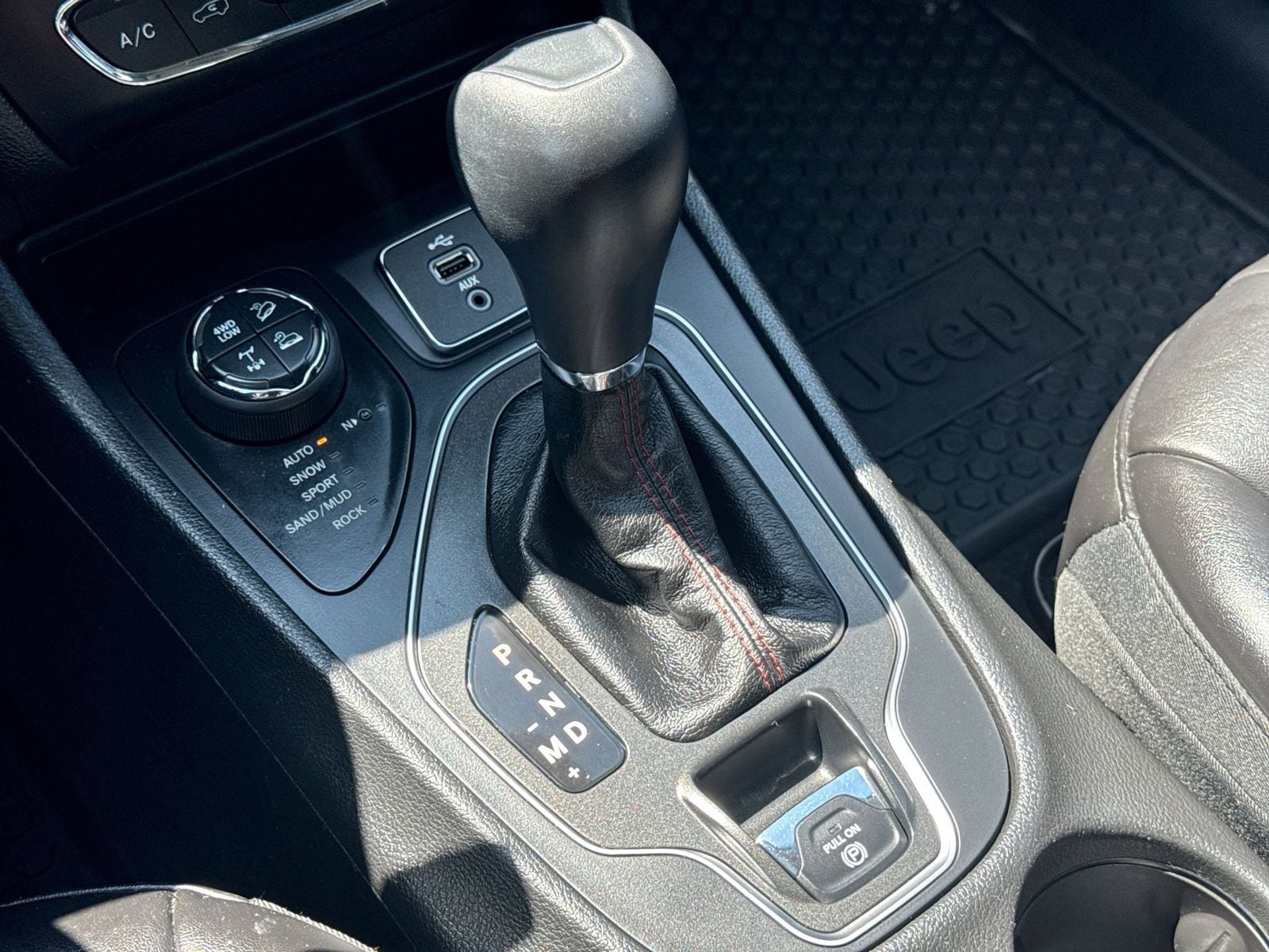 Thumbnail: 2019 Jeep Cherokee - 37