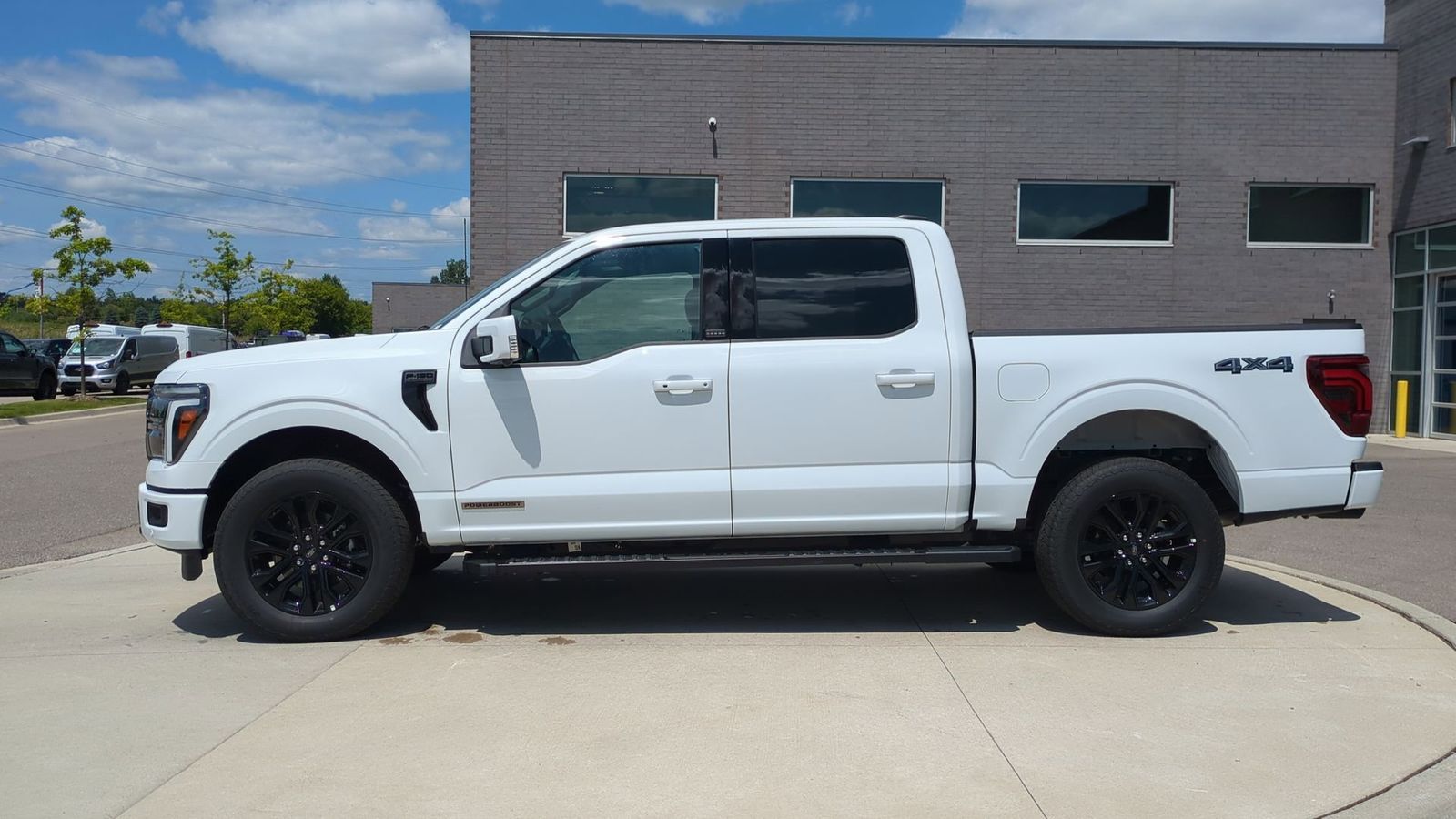 2025 Ford F-150 Lariat photo 2