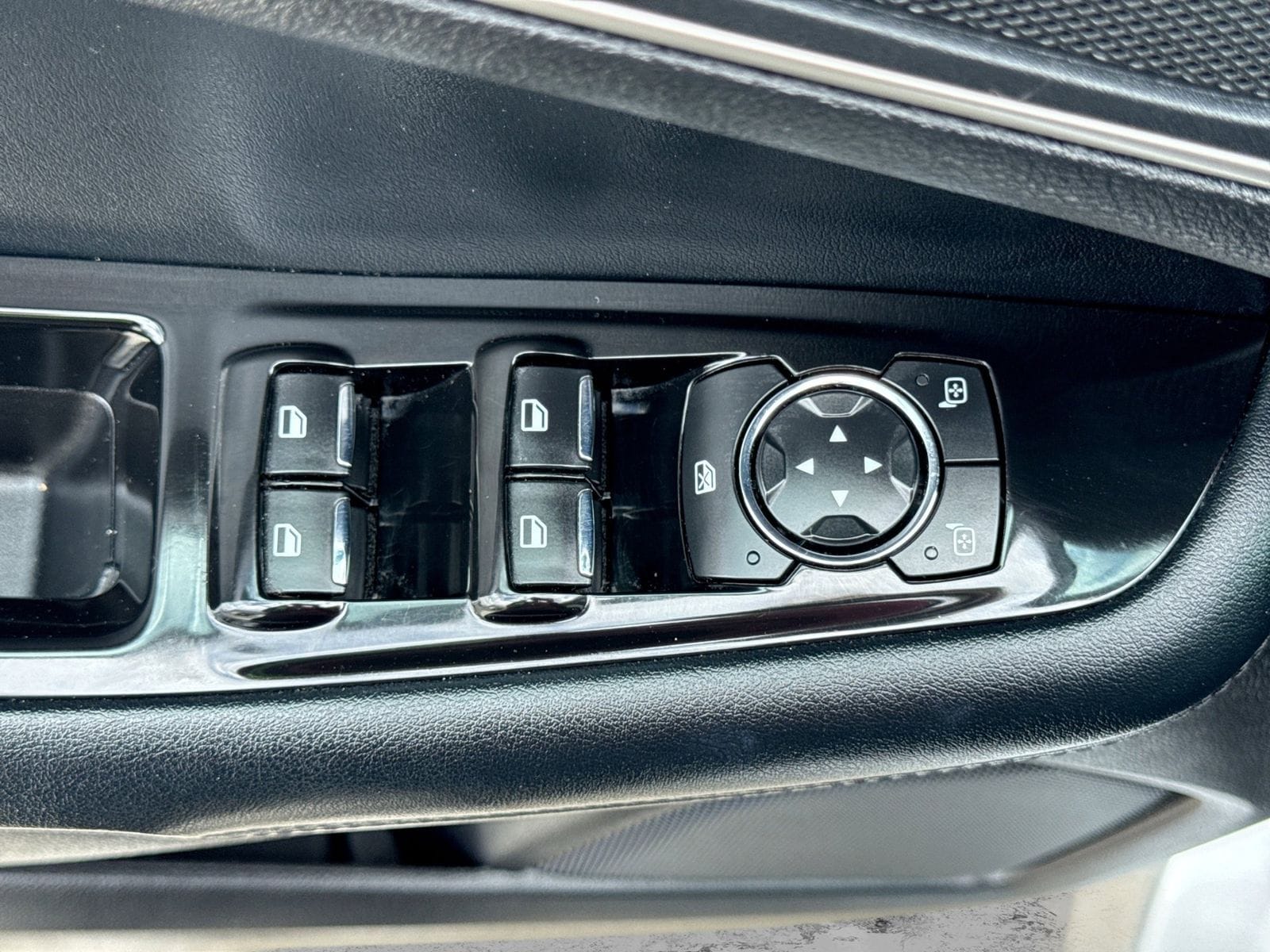 Thumbnail: 2017 Ford Edge - 17