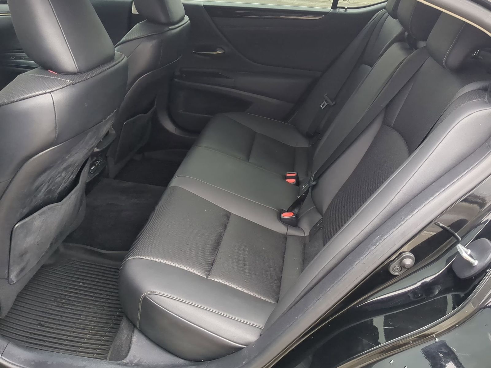 Thumbnail: 2021 Lexus ES - 24