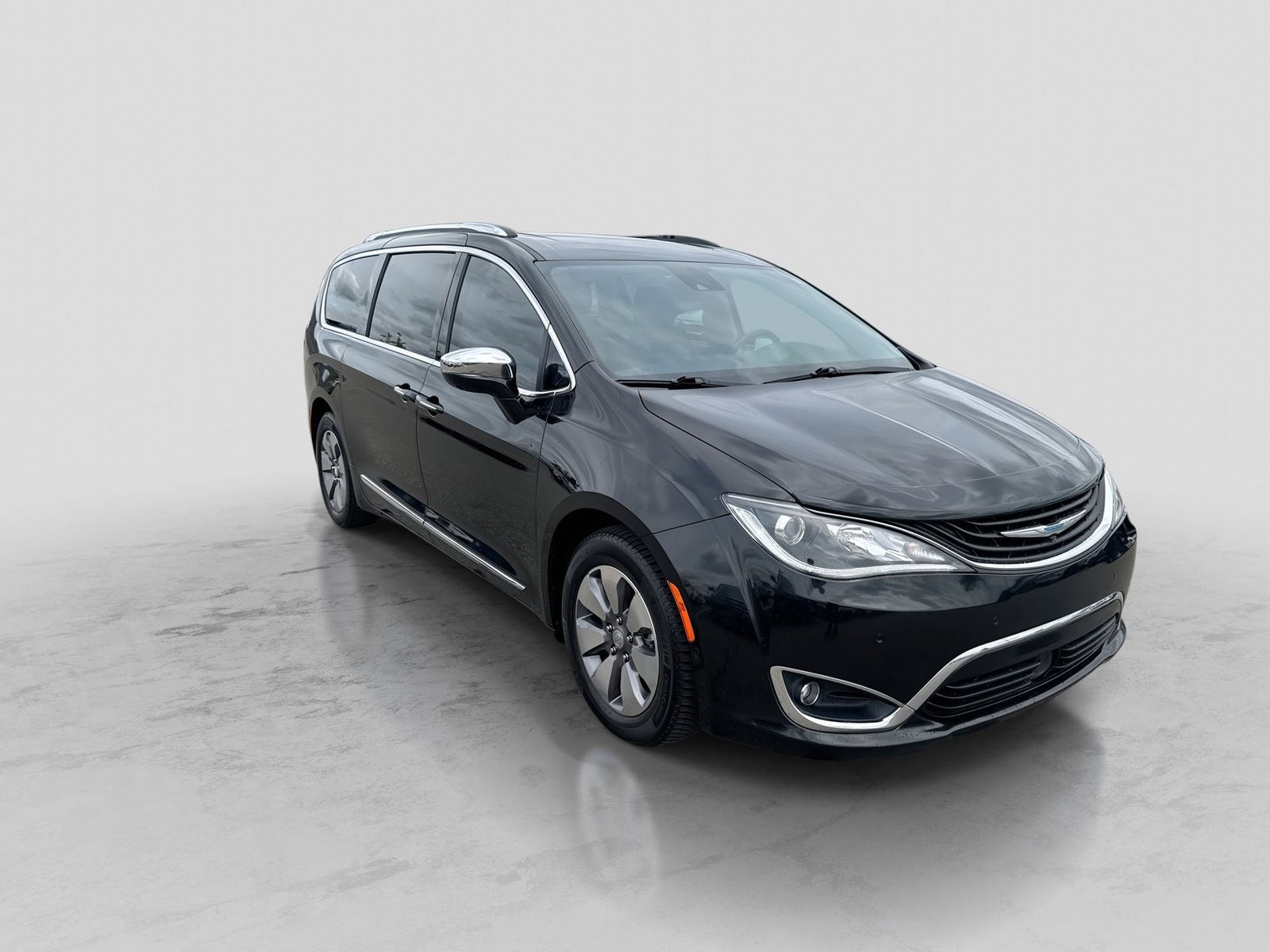 Thumbnail: 2018 Chrysler Pacifica - 10