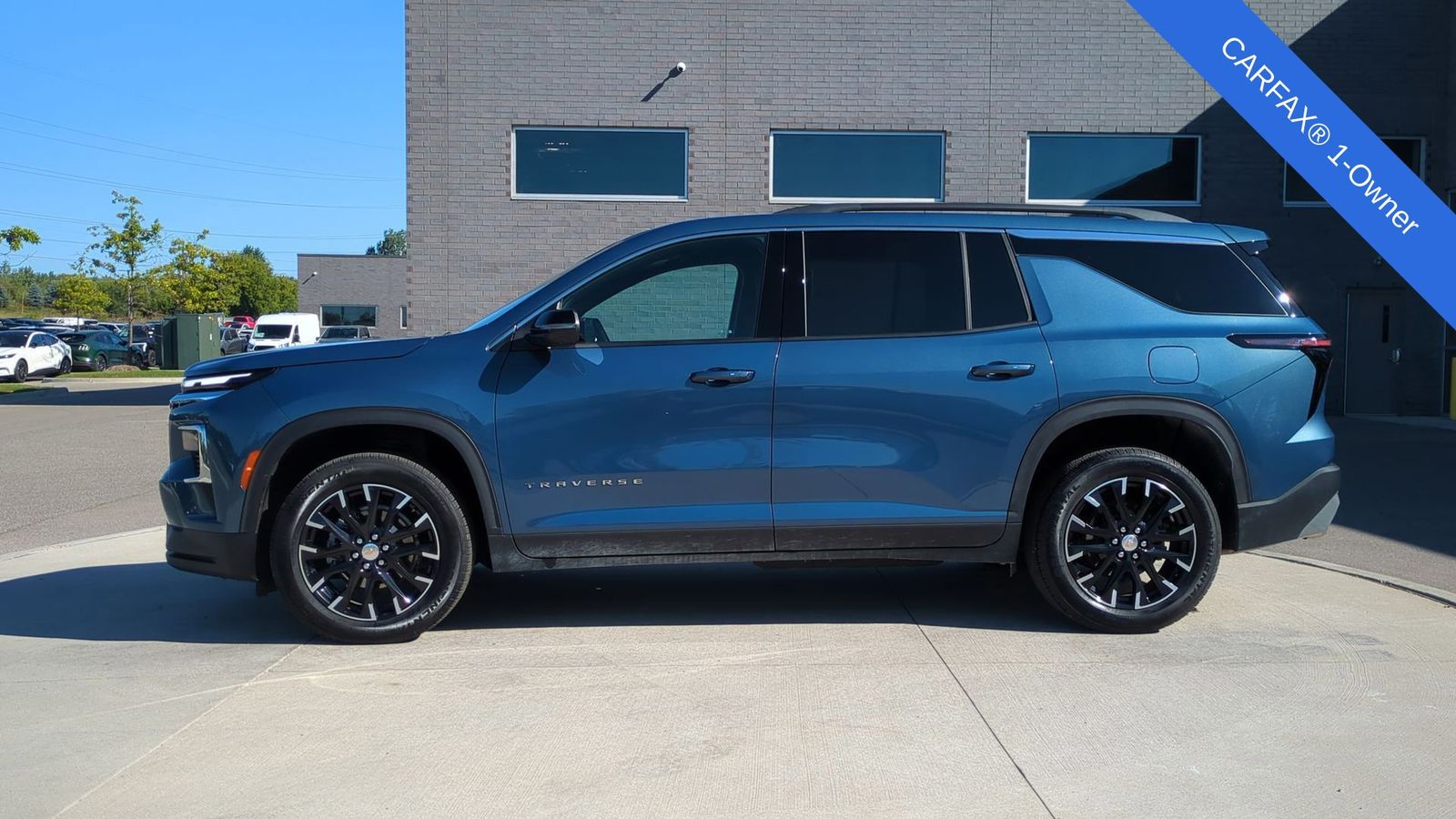 2024 Chevrolet Traverse photo 2