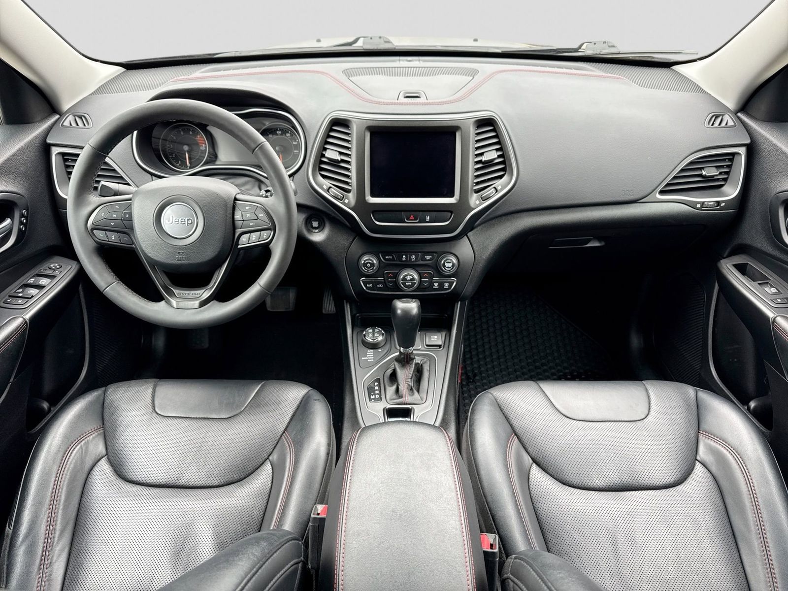 Thumbnail: 2022 Jeep Cherokee - 16