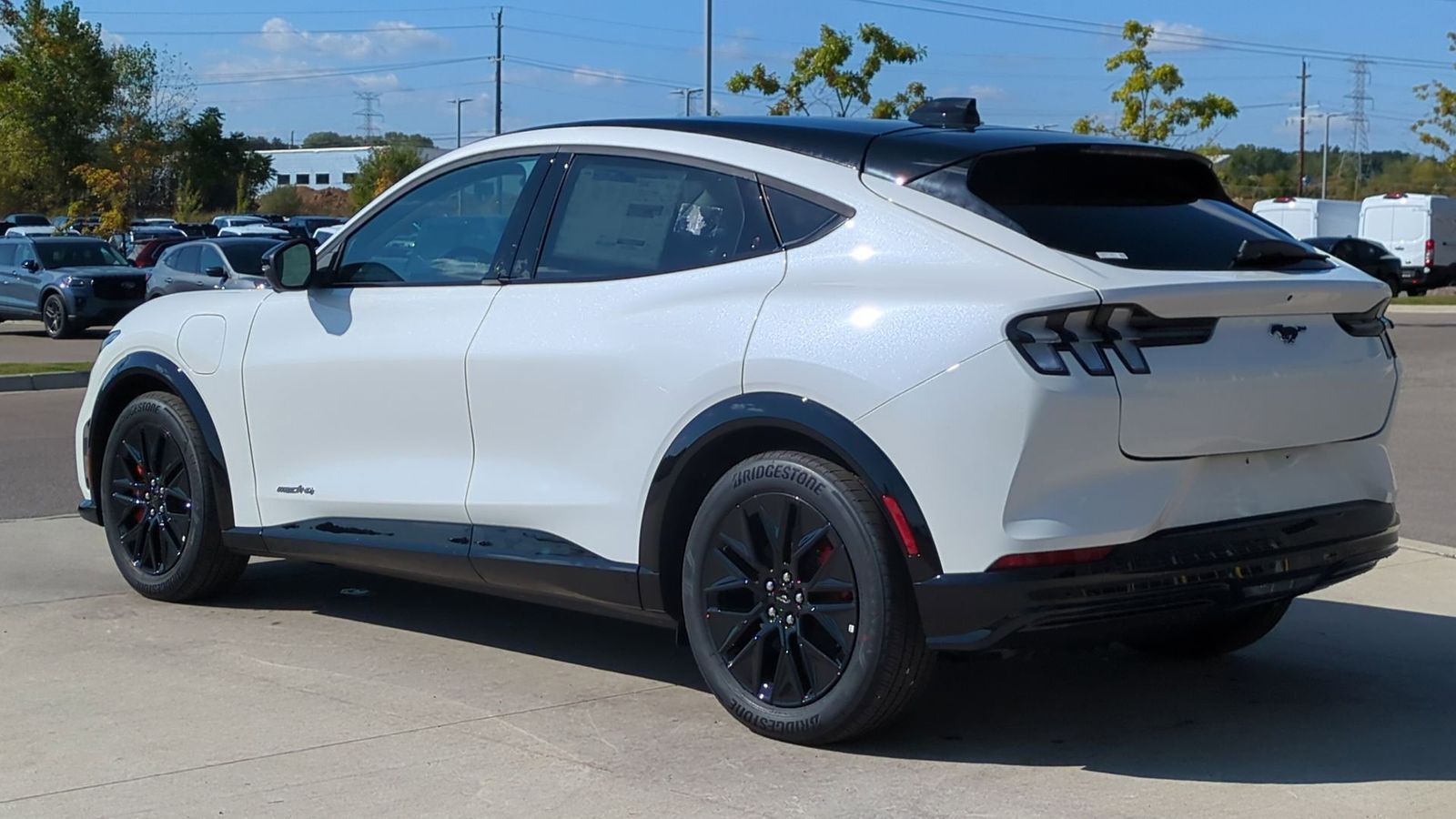 2025 Ford Mustang Mach-E Premium photo 4