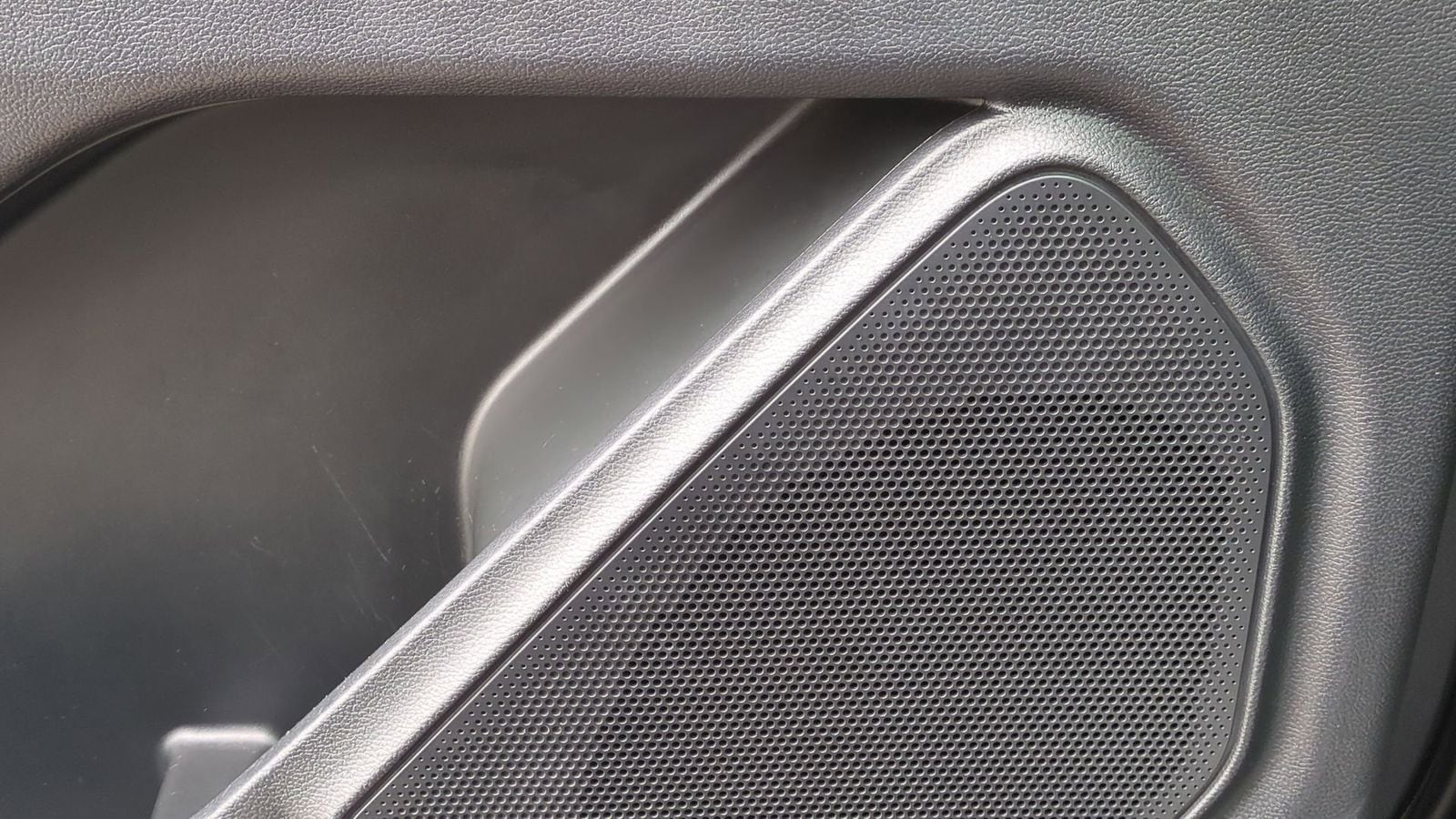 Thumbnail: 2021 Ford Explorer - 30