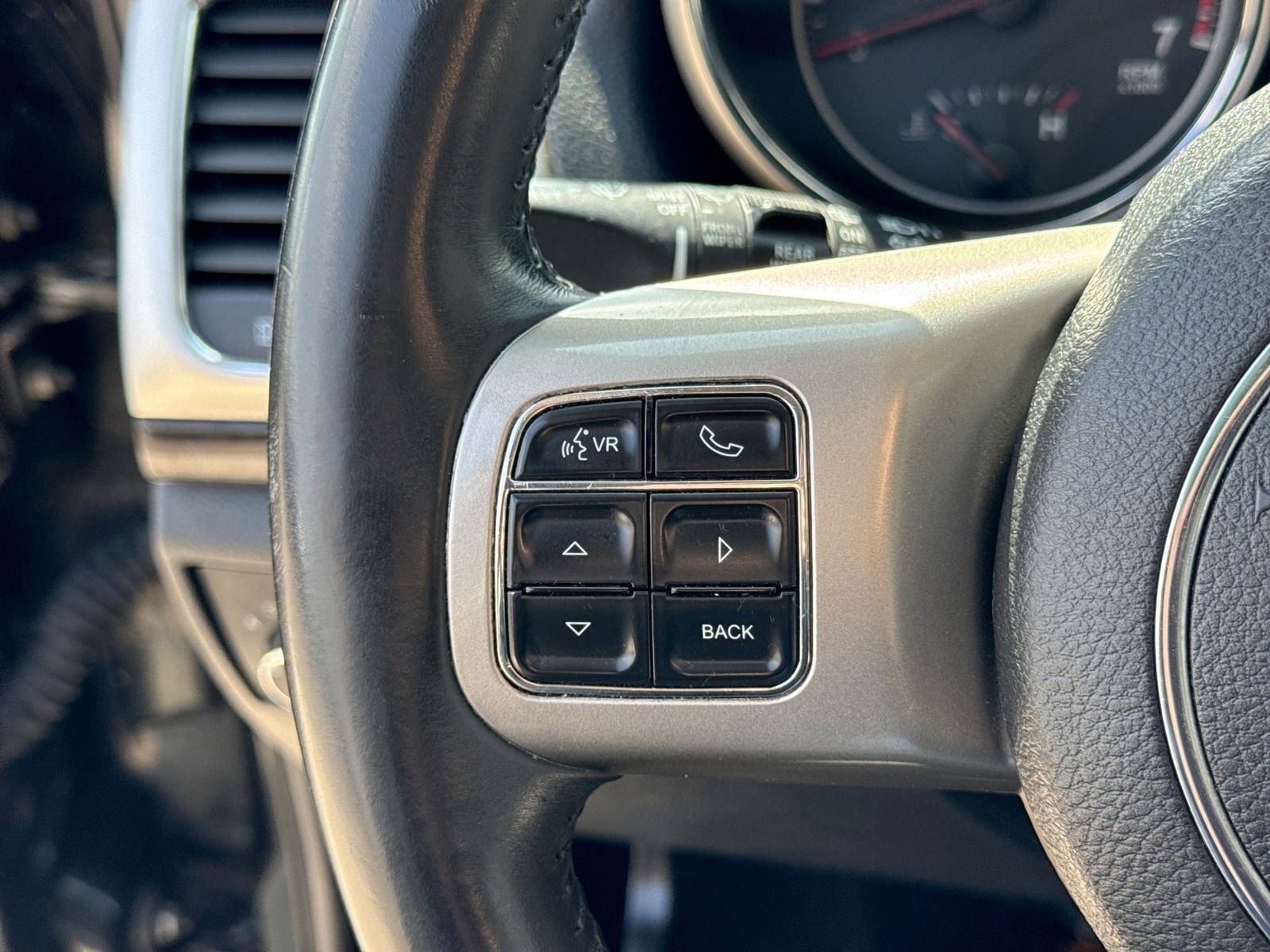 Thumbnail: 2012 Jeep Grand Cherokee - 25