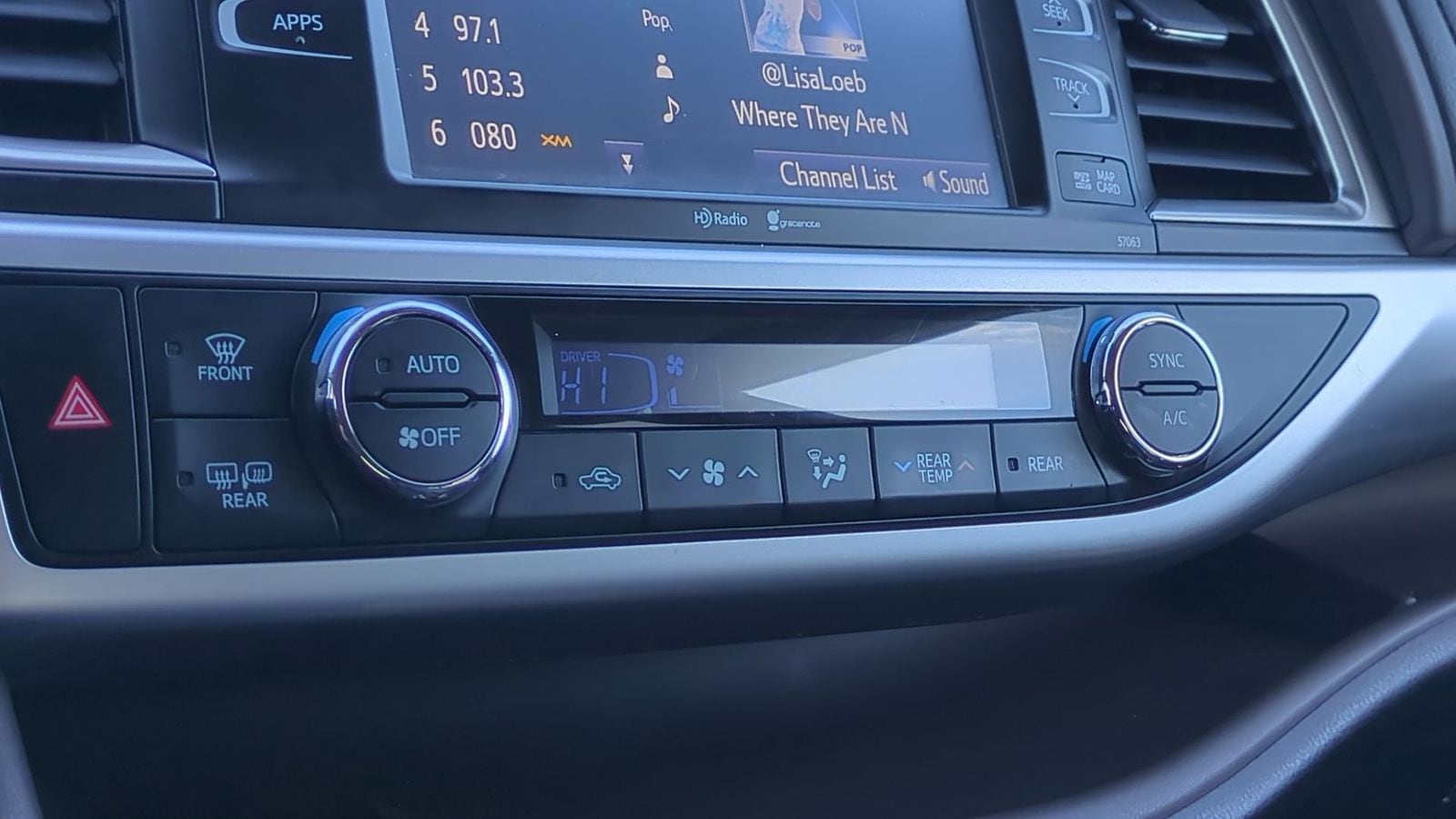 Thumbnail: 2015 Toyota Highlander - 31