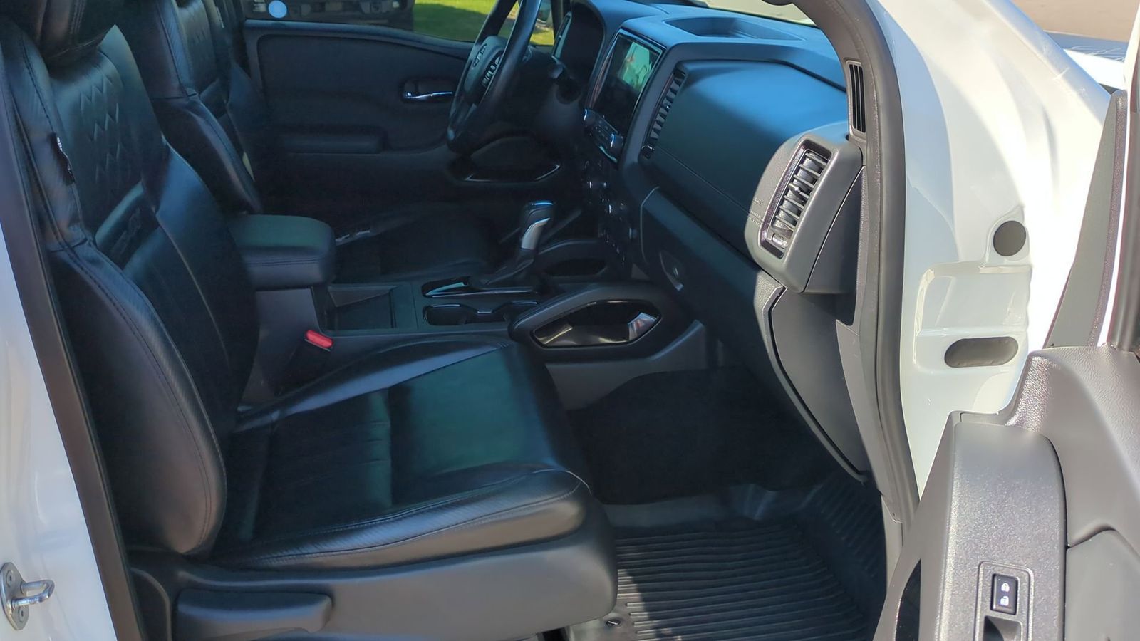 Thumbnail: 2022 Nissan Frontier - 27