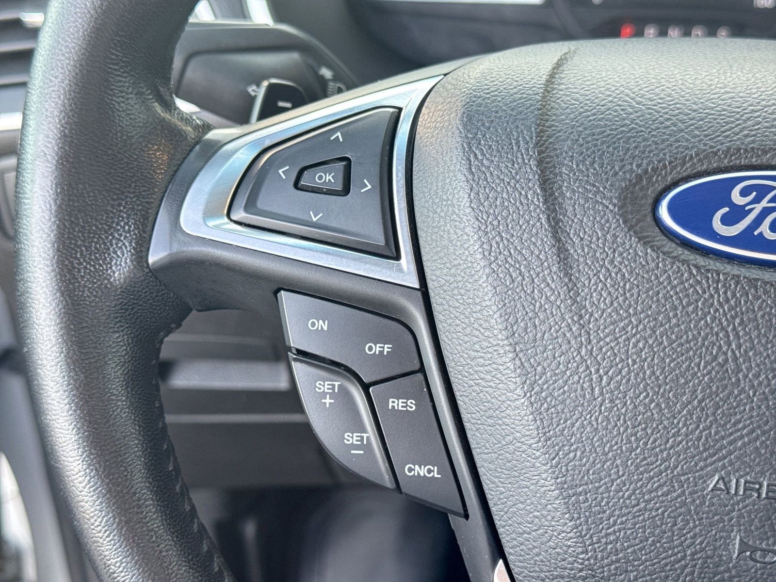 Thumbnail: 2017 Ford Edge - 24