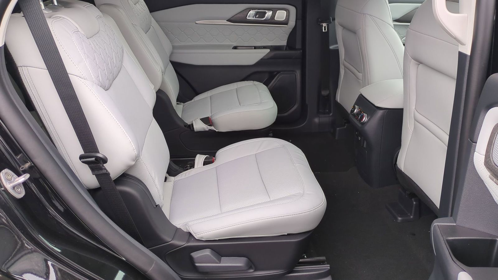 Thumbnail: 2025 Ford Explorer - 18