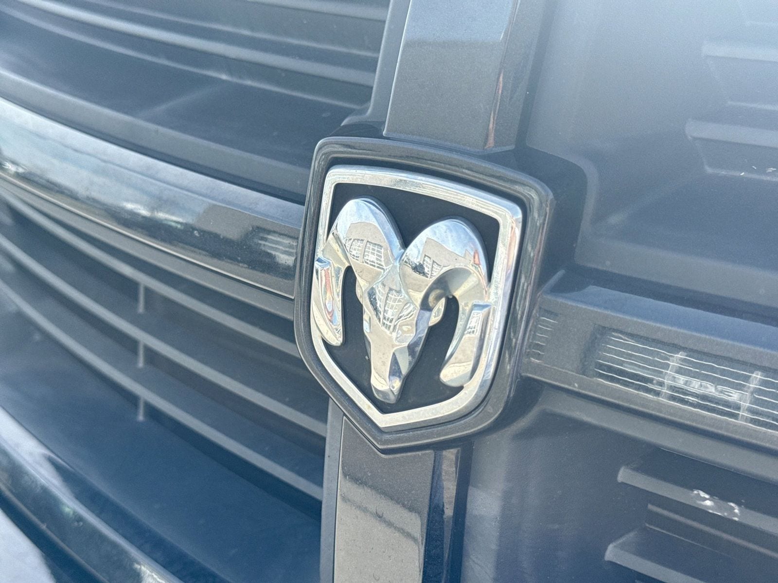 Thumbnail: 2010 Dodge Avenger - 11