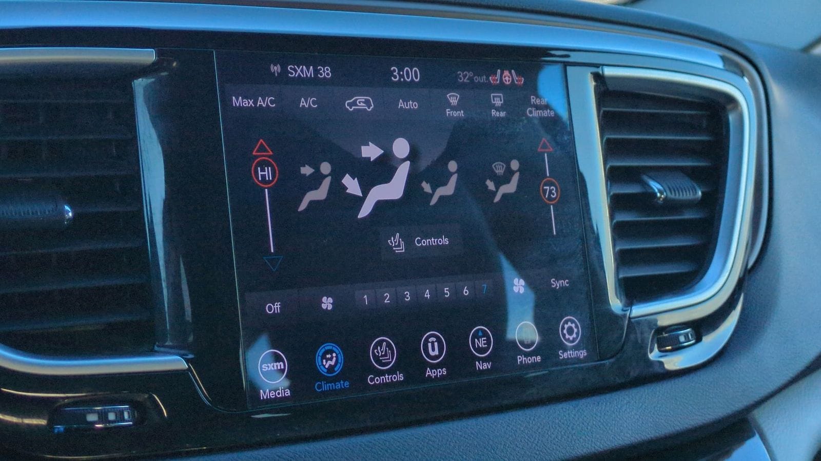 Thumbnail: 2018 Chrysler Pacifica - 33