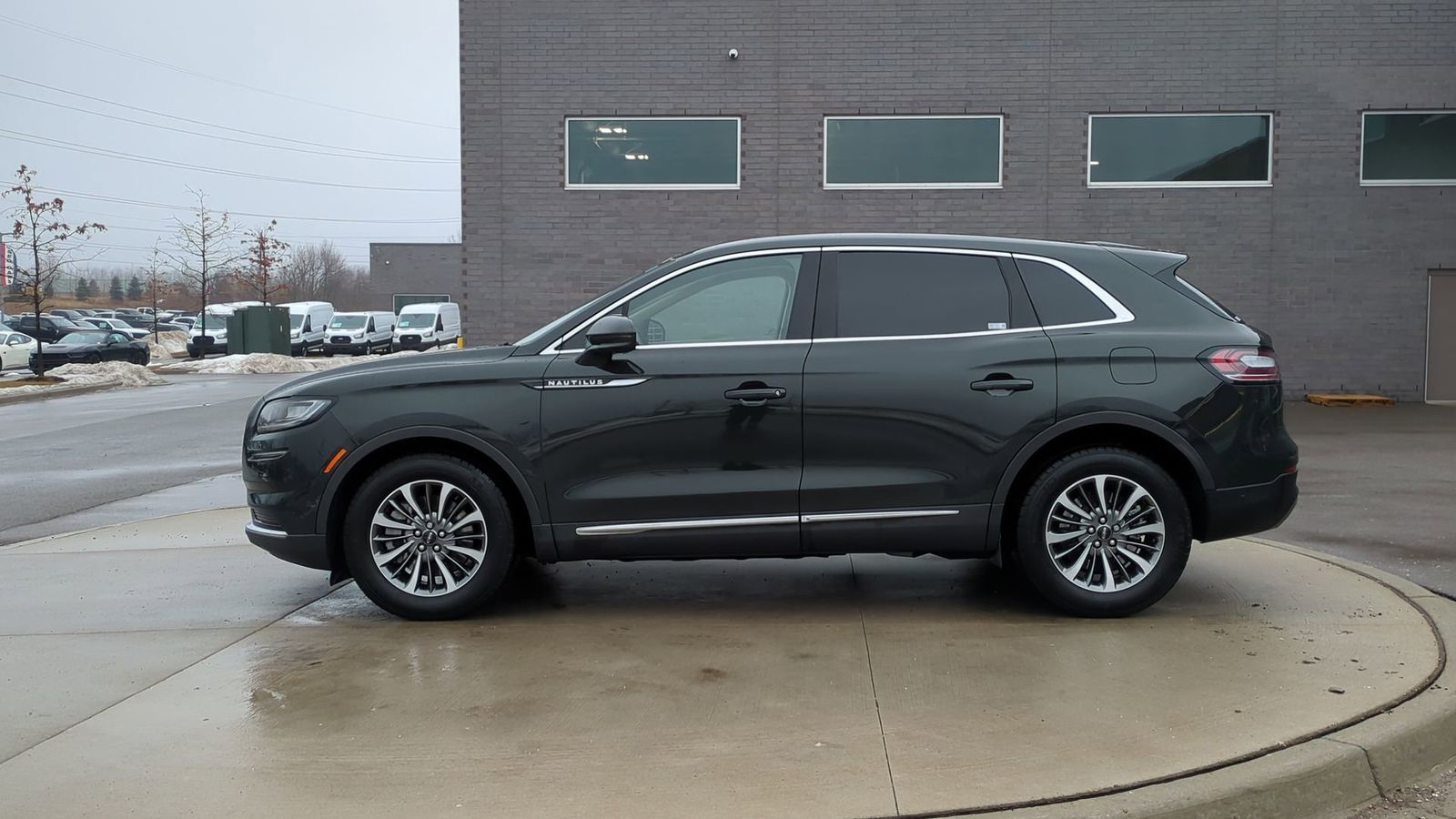 Thumbnail: 2022 Lincoln Nautilus - 2