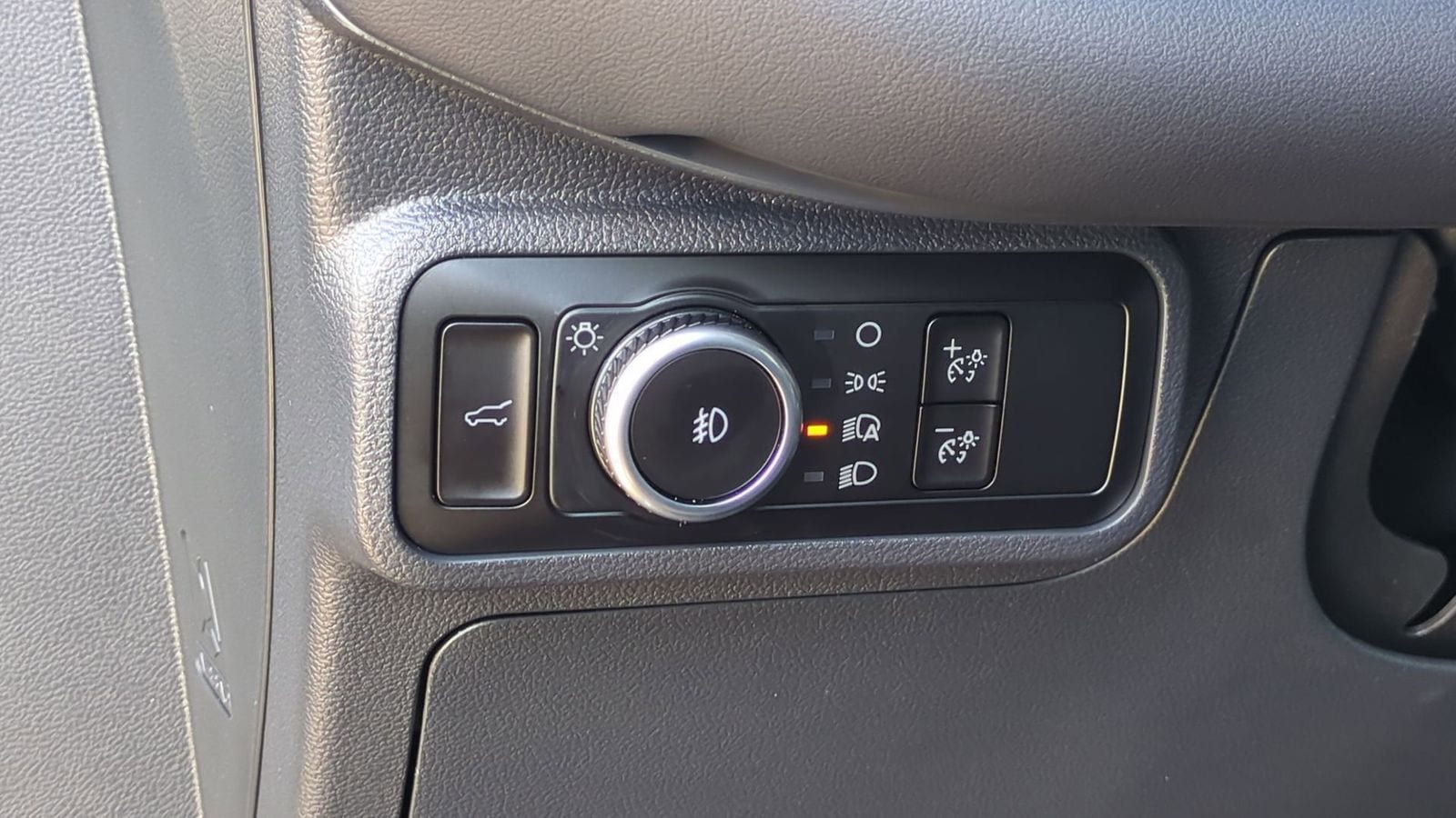 Thumbnail: 2025 Ford Explorer - 14