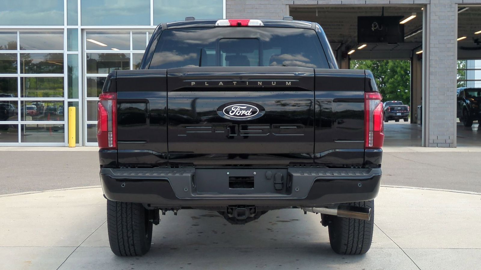 2025 Ford F-150 Platinum photo 4