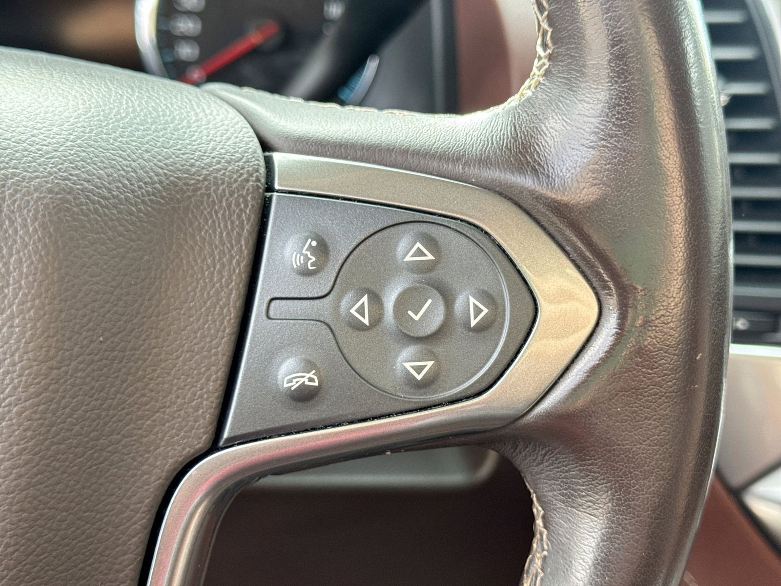 Thumbnail: 2020 Chevrolet Suburban - 33