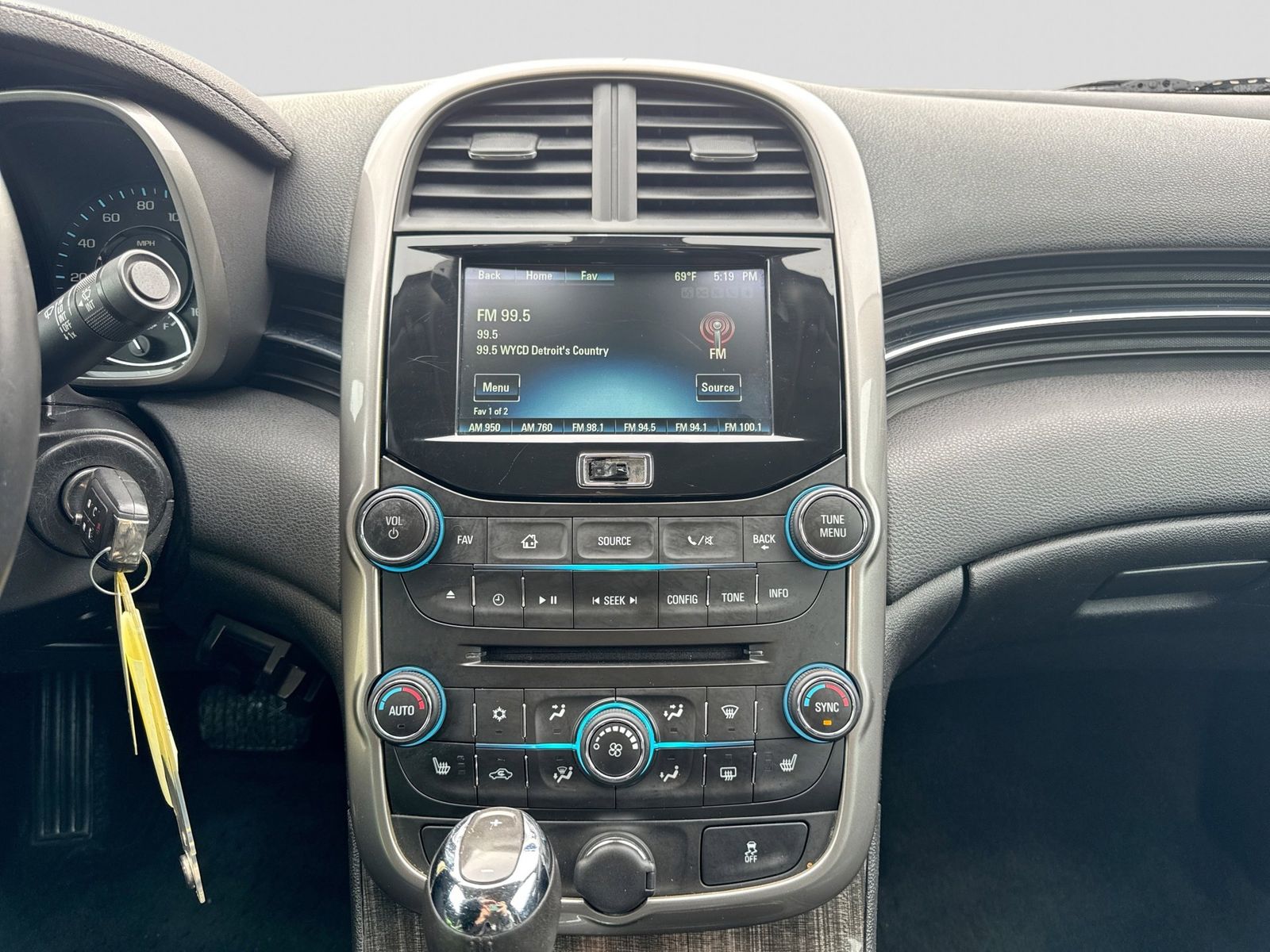 Thumbnail: 2015 Chevrolet Malibu - 27