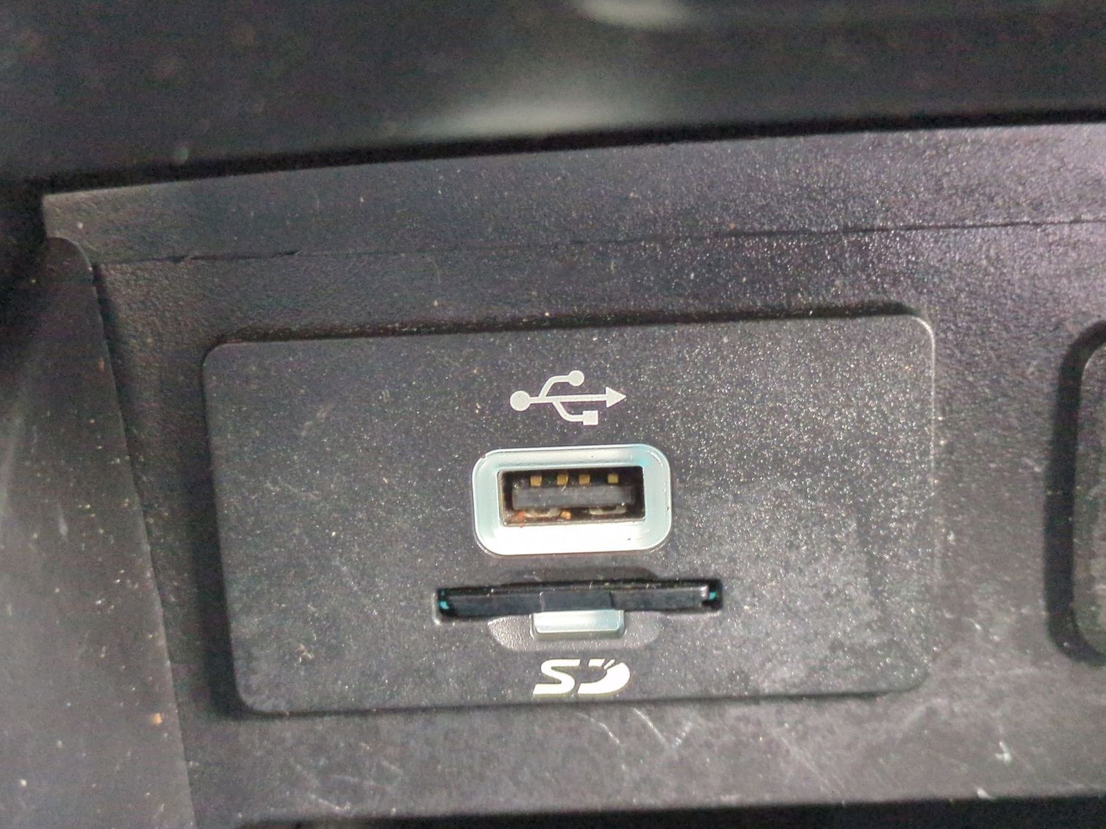 Thumbnail: 2016 Ford Explorer - 38