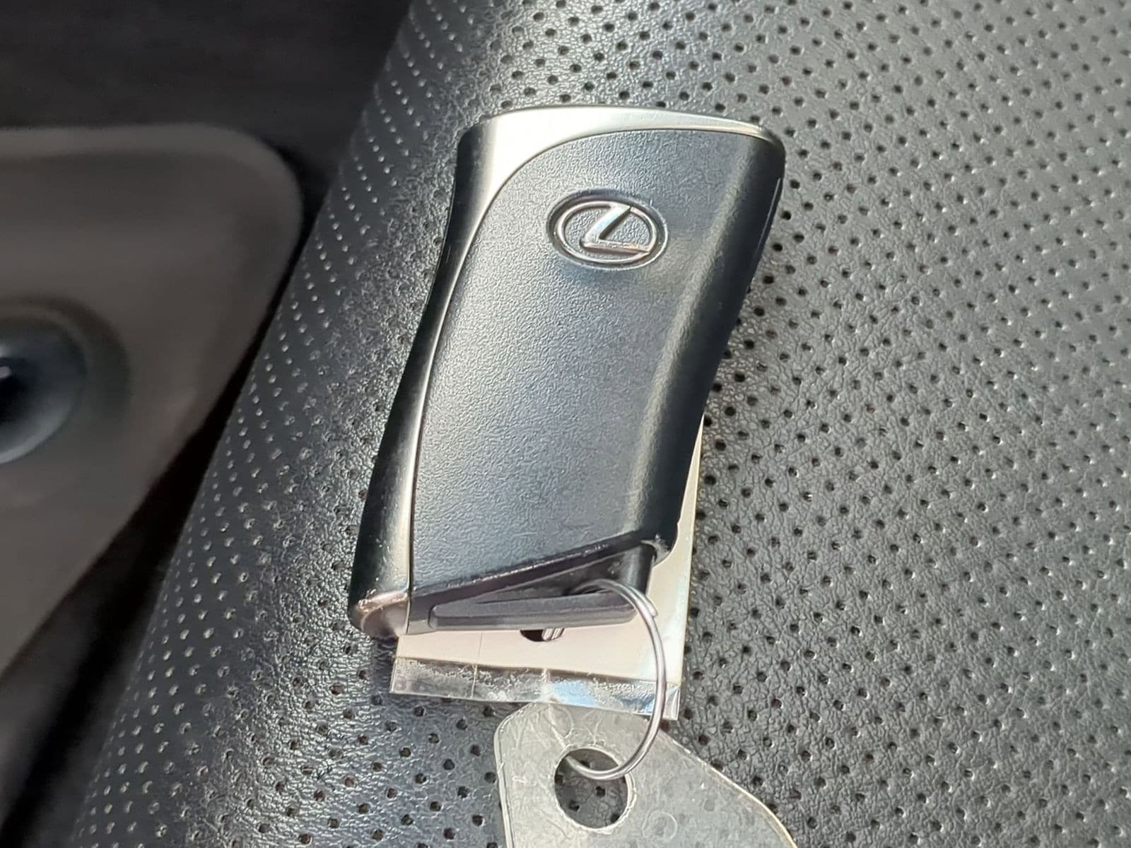 Thumbnail: 2021 Lexus ES - 40