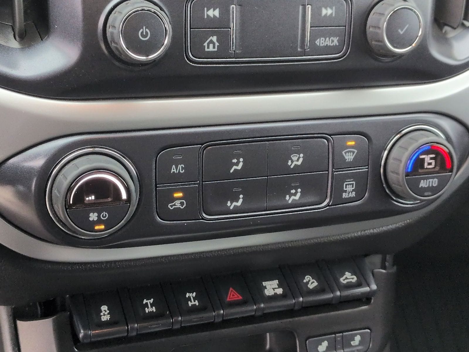 Thumbnail: 2022 Chevrolet Colorado - 31