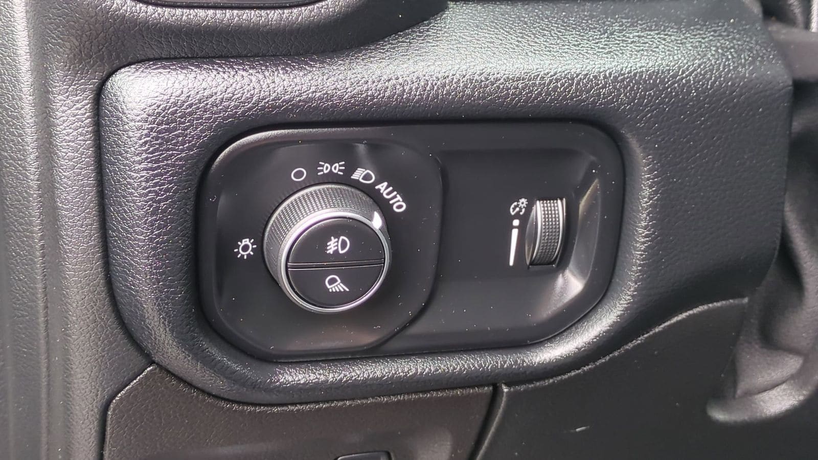 Thumbnail: 2021 RAM 1500 - 18