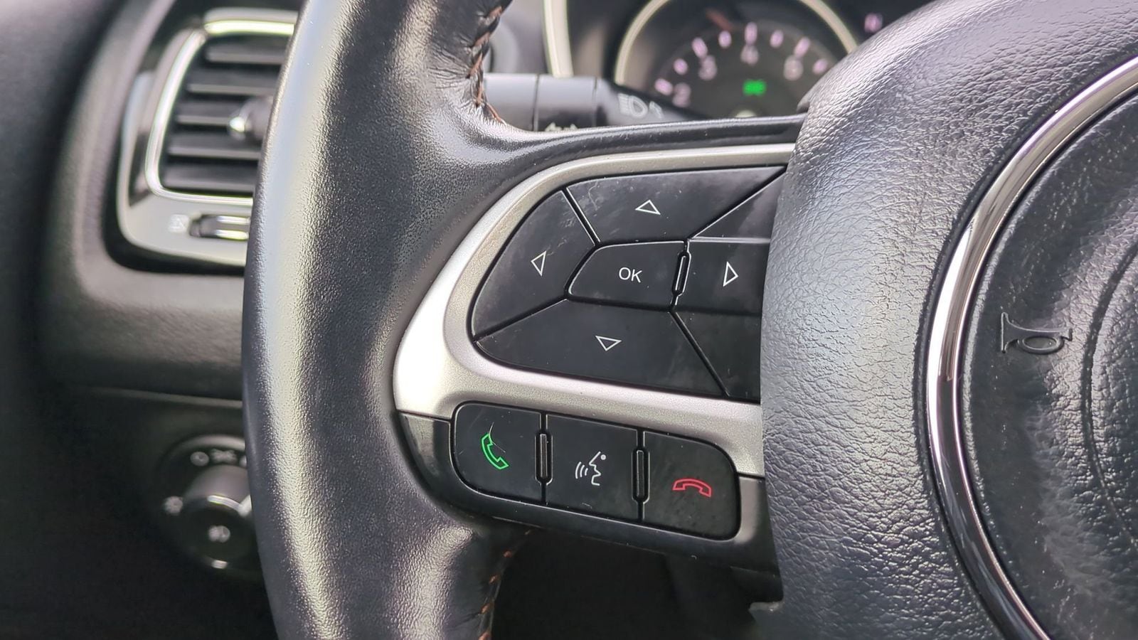 Thumbnail: 2020 Jeep Compass - 24