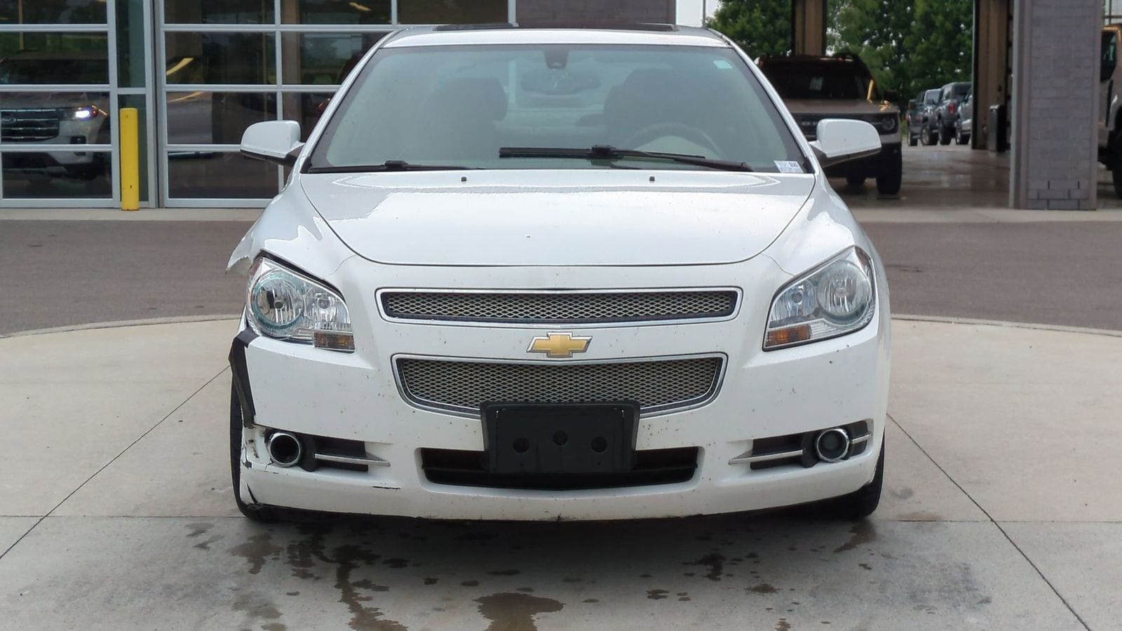 Thumbnail: 2011 Chevrolet Malibu - 11