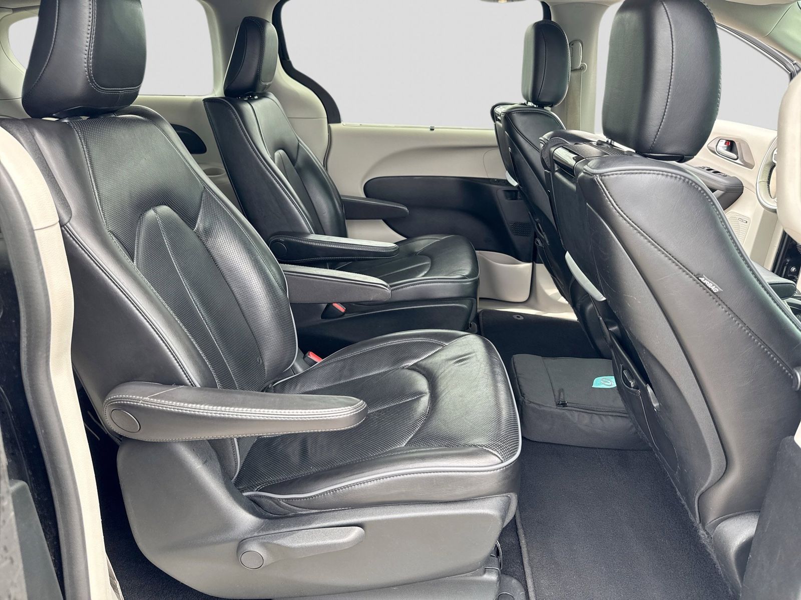 Thumbnail: 2018 Chrysler Pacifica - 25