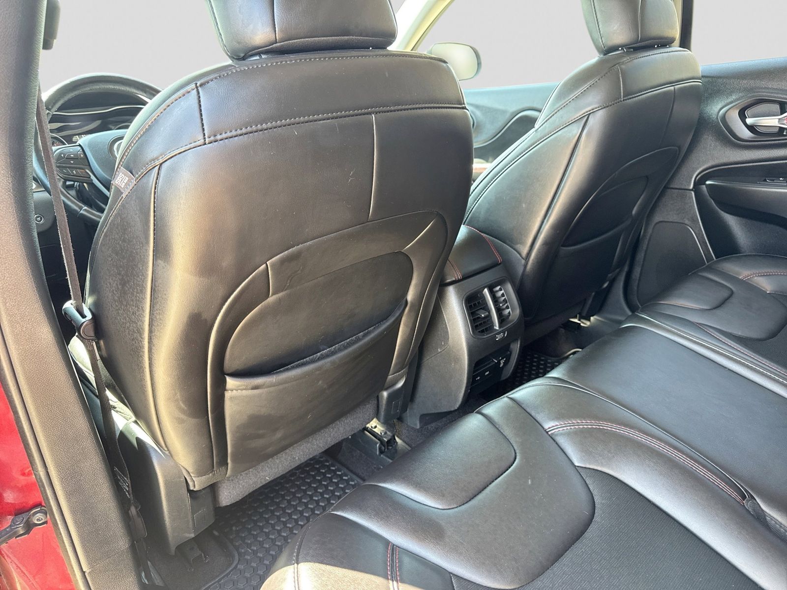 Thumbnail: 2019 Jeep Cherokee - 22