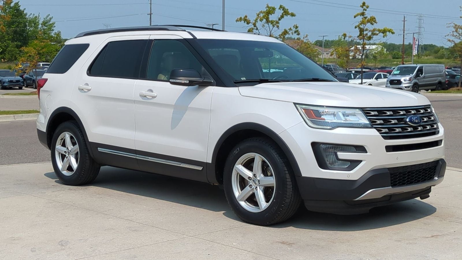 Thumbnail: 2016 Ford Explorer - 9