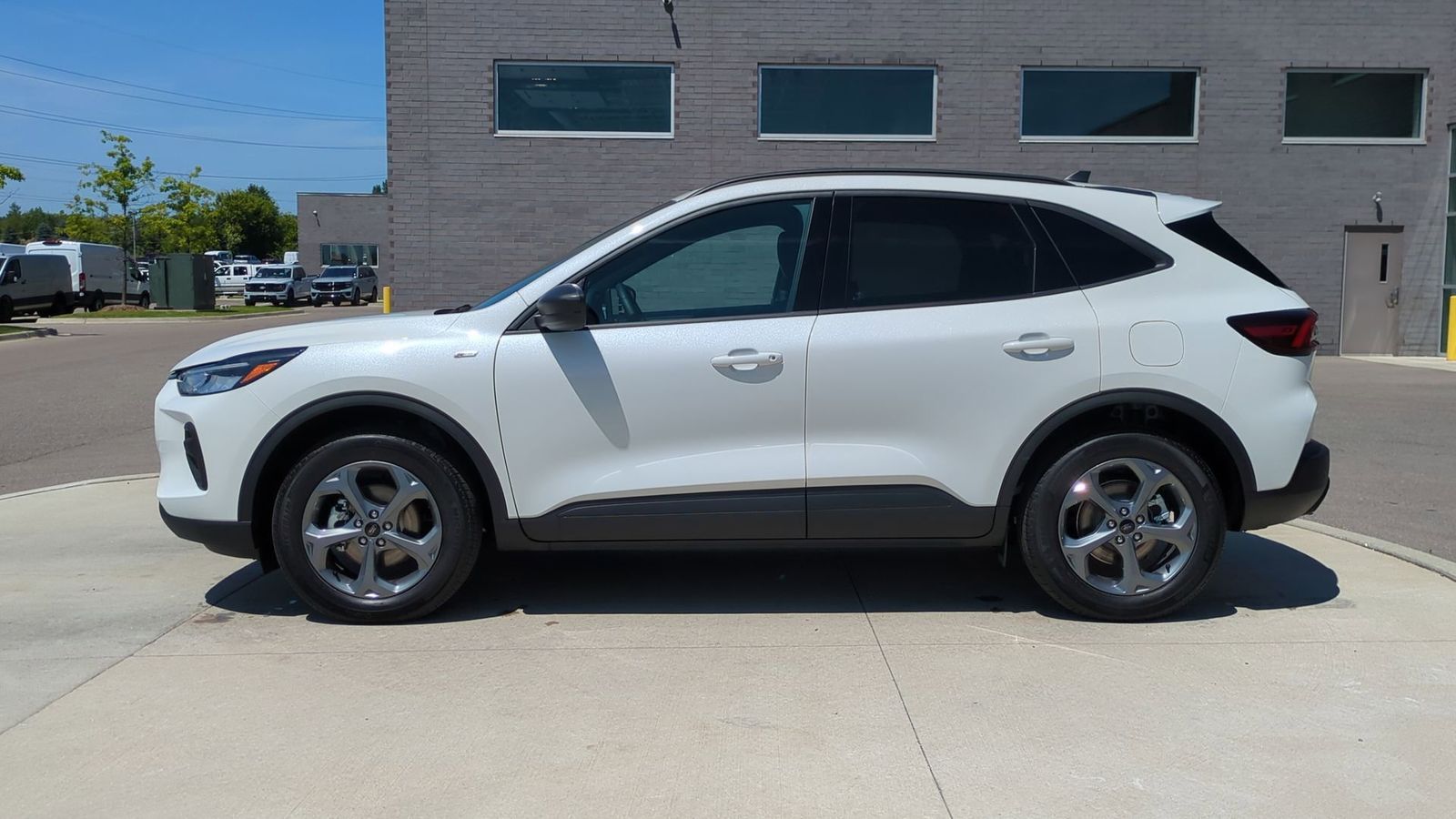 2025 Ford Escape ST-Line photo 2