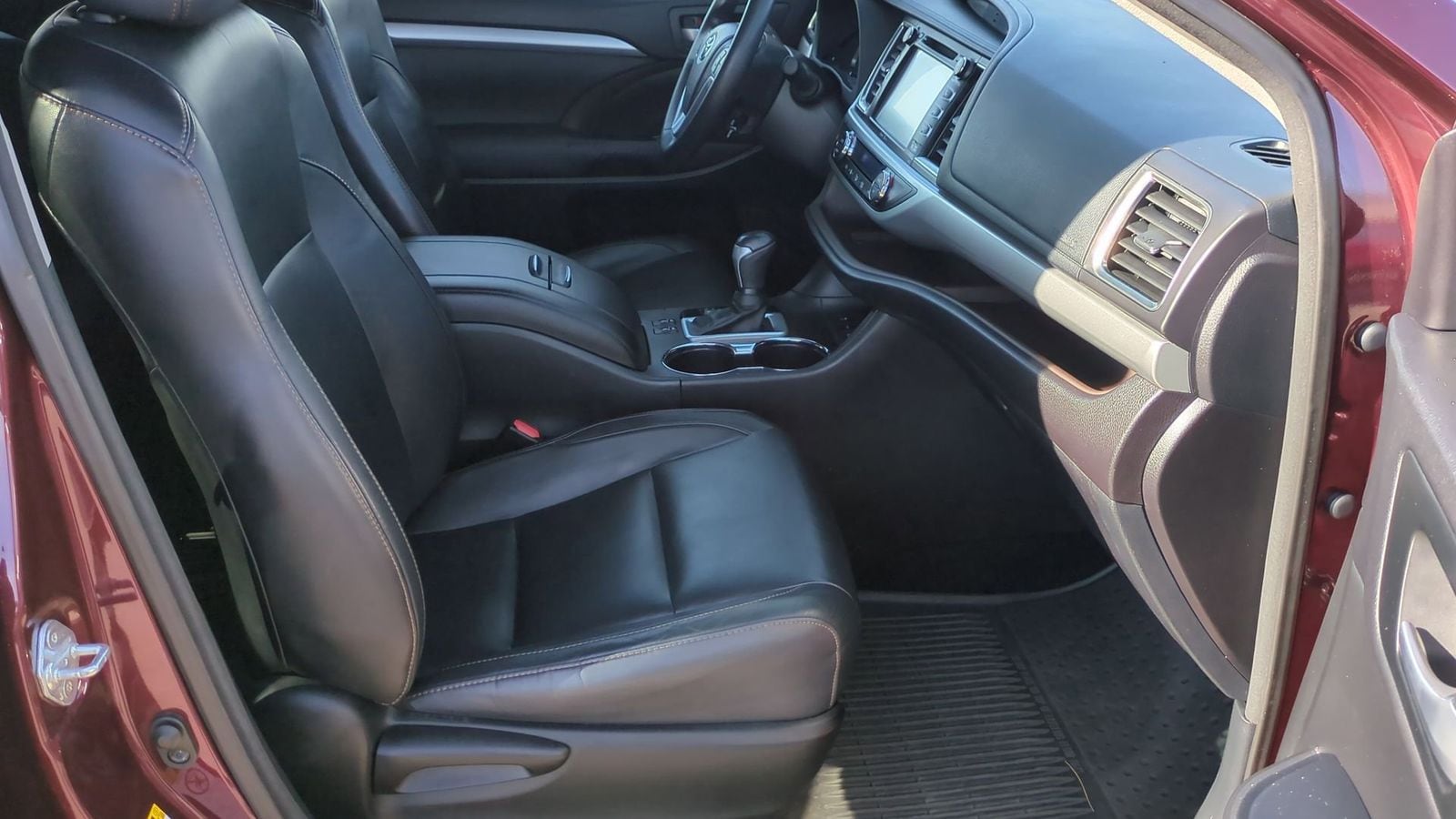 Thumbnail: 2015 Toyota Highlander - 21