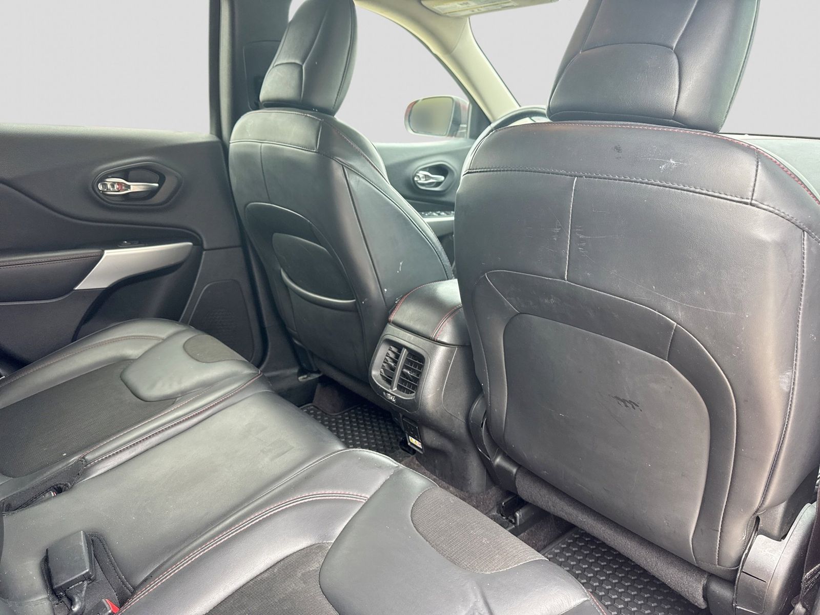Thumbnail: 2018 Jeep Cherokee - 18