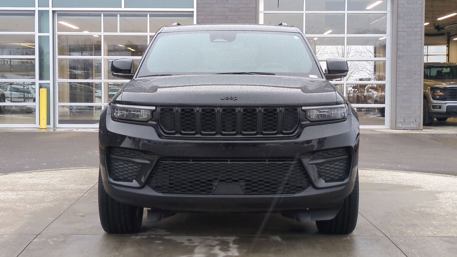 Thumbnail: 2023 Jeep Grand Cherokee - 10