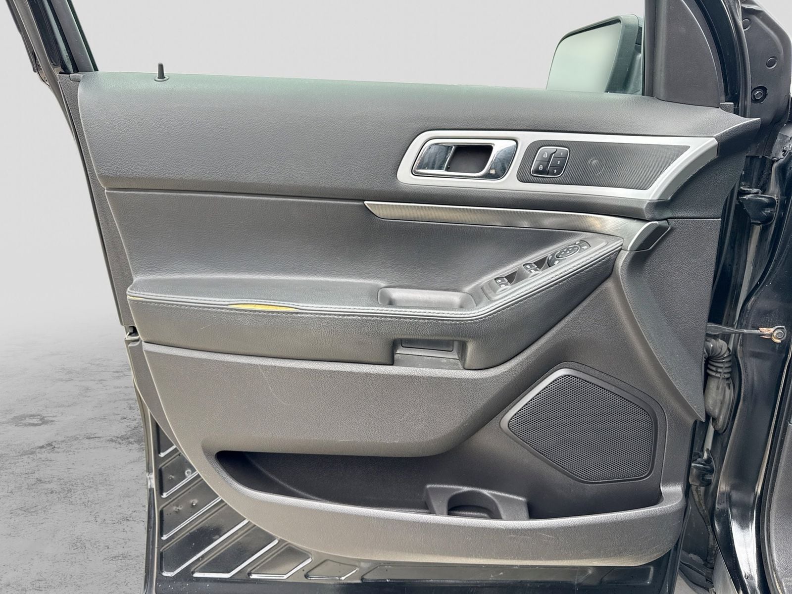Thumbnail: 2015 Ford Explorer - 37