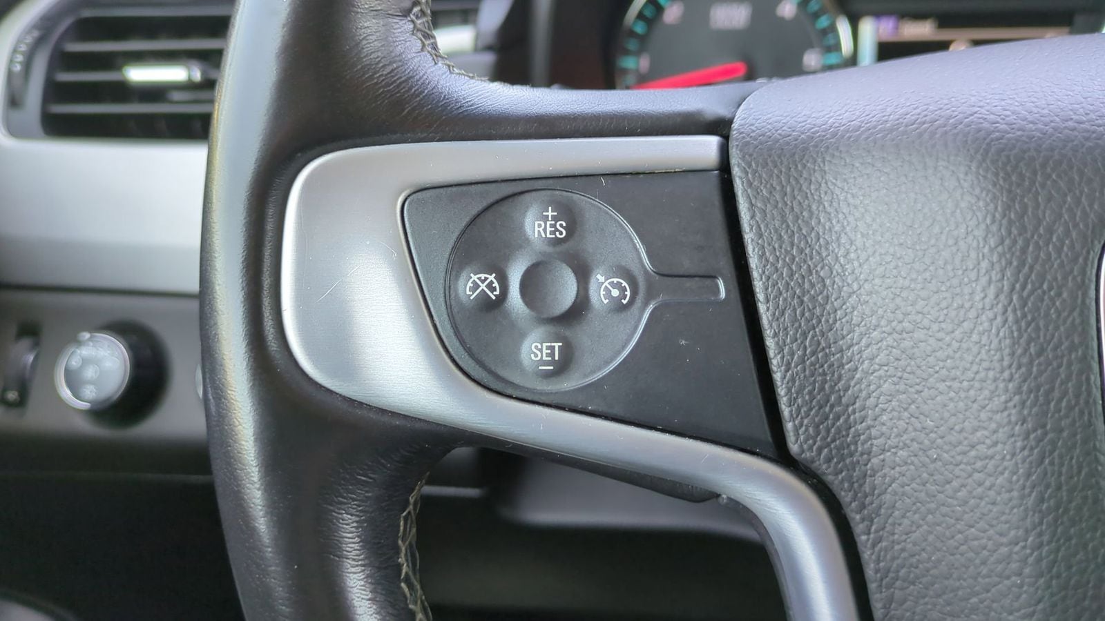 2019 GMC Yukon SLE 27