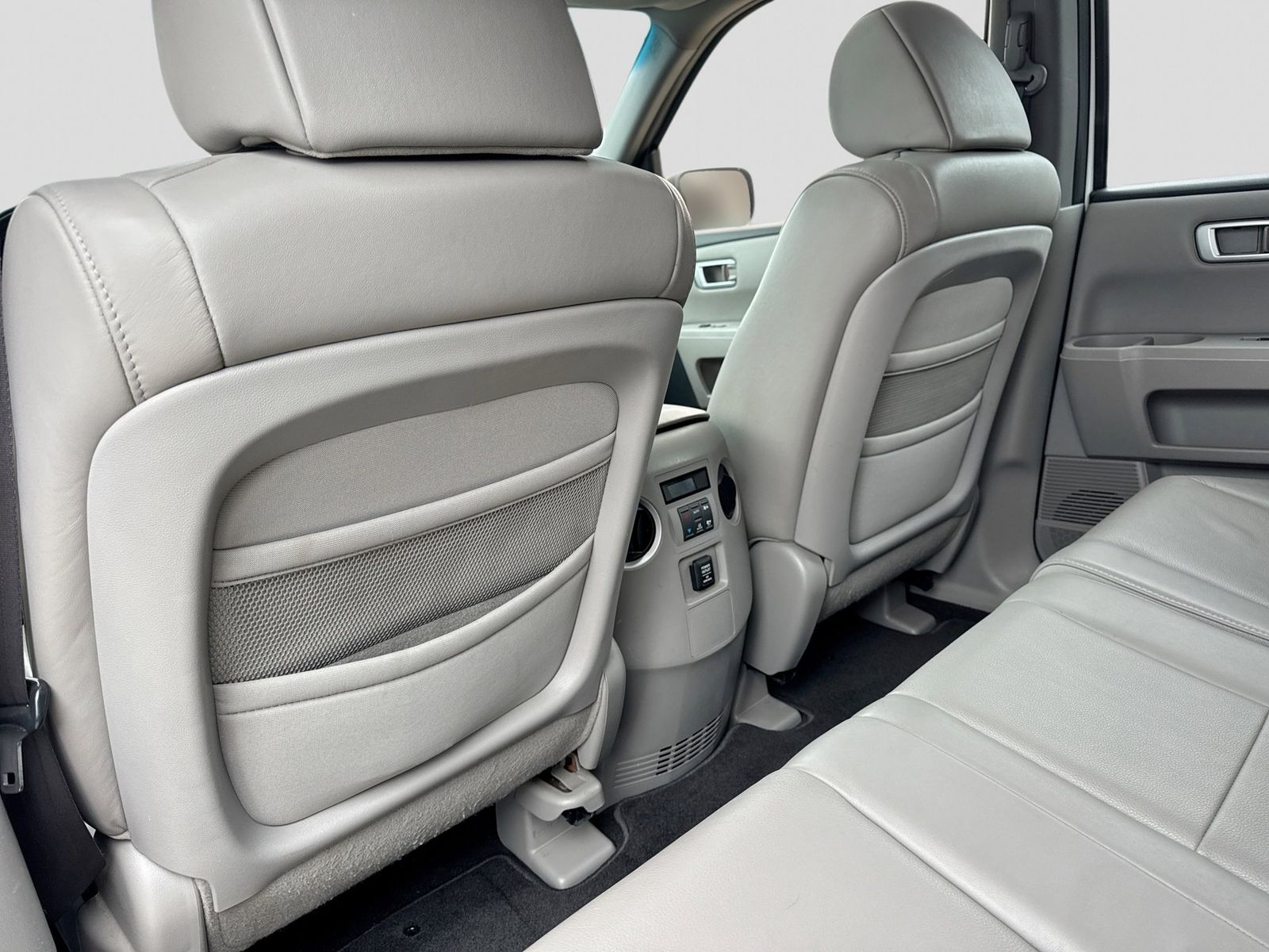 Thumbnail: 2010 Honda Pilot - 15