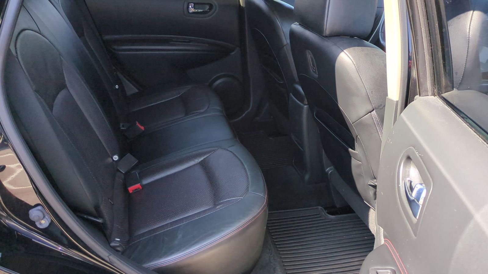 Thumbnail: 2011 Nissan Rogue - 20