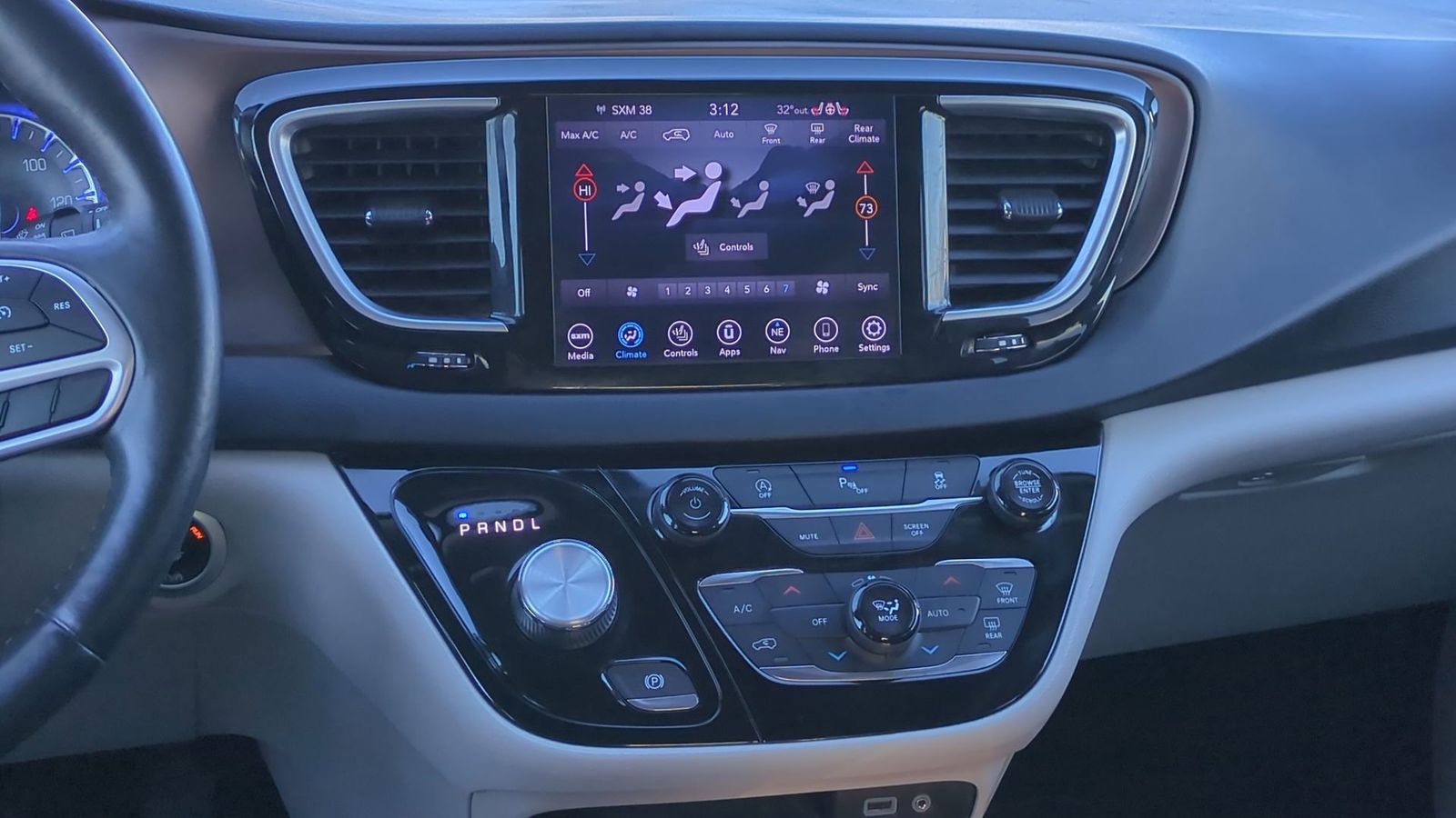 Thumbnail: 2018 Chrysler Pacifica - 30