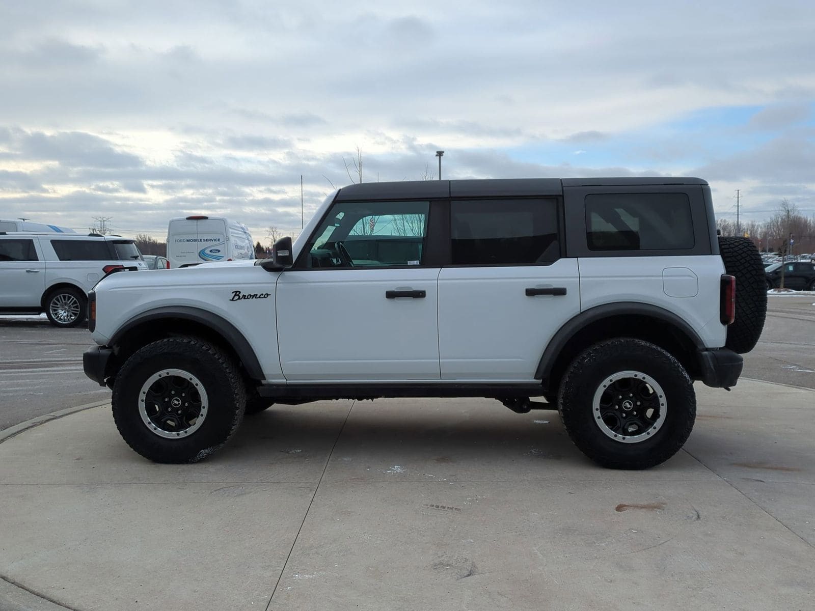 Thumbnail: 2022 Ford Bronco - 3