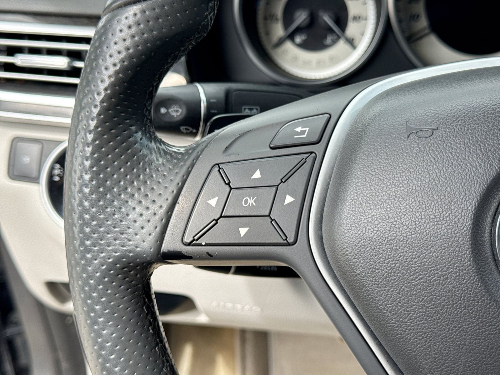 Thumbnail: 2014 Mercedes-Benz E-Class - 25