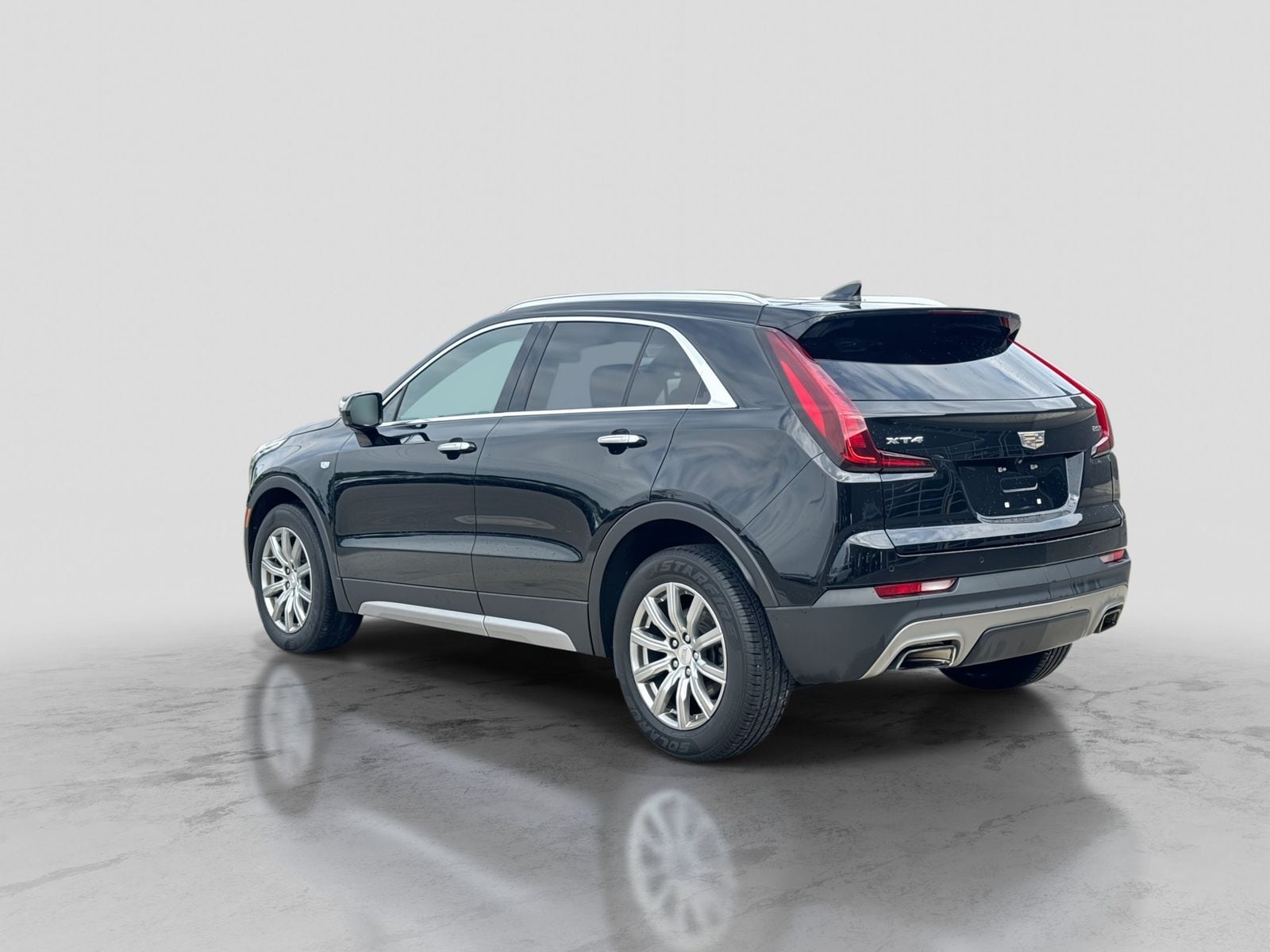 Thumbnail: 2019 Cadillac XT4 - 4