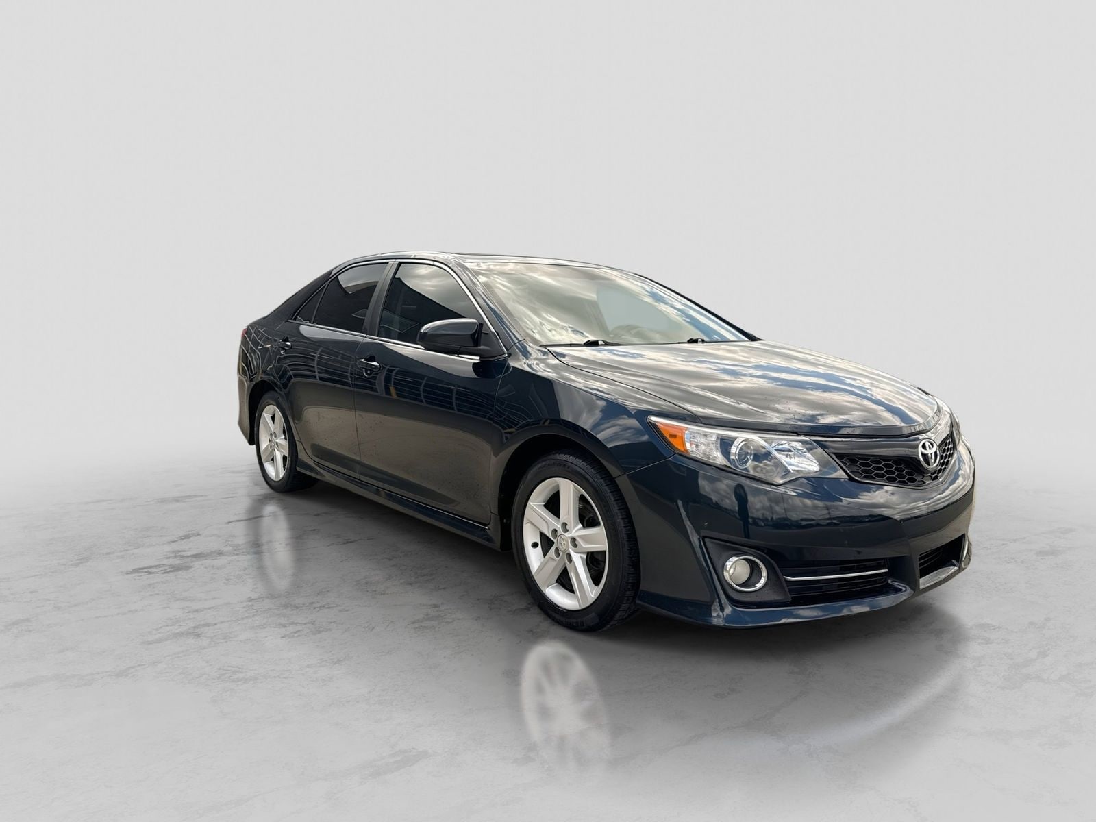 Thumbnail: 2013 Toyota Camry - 10