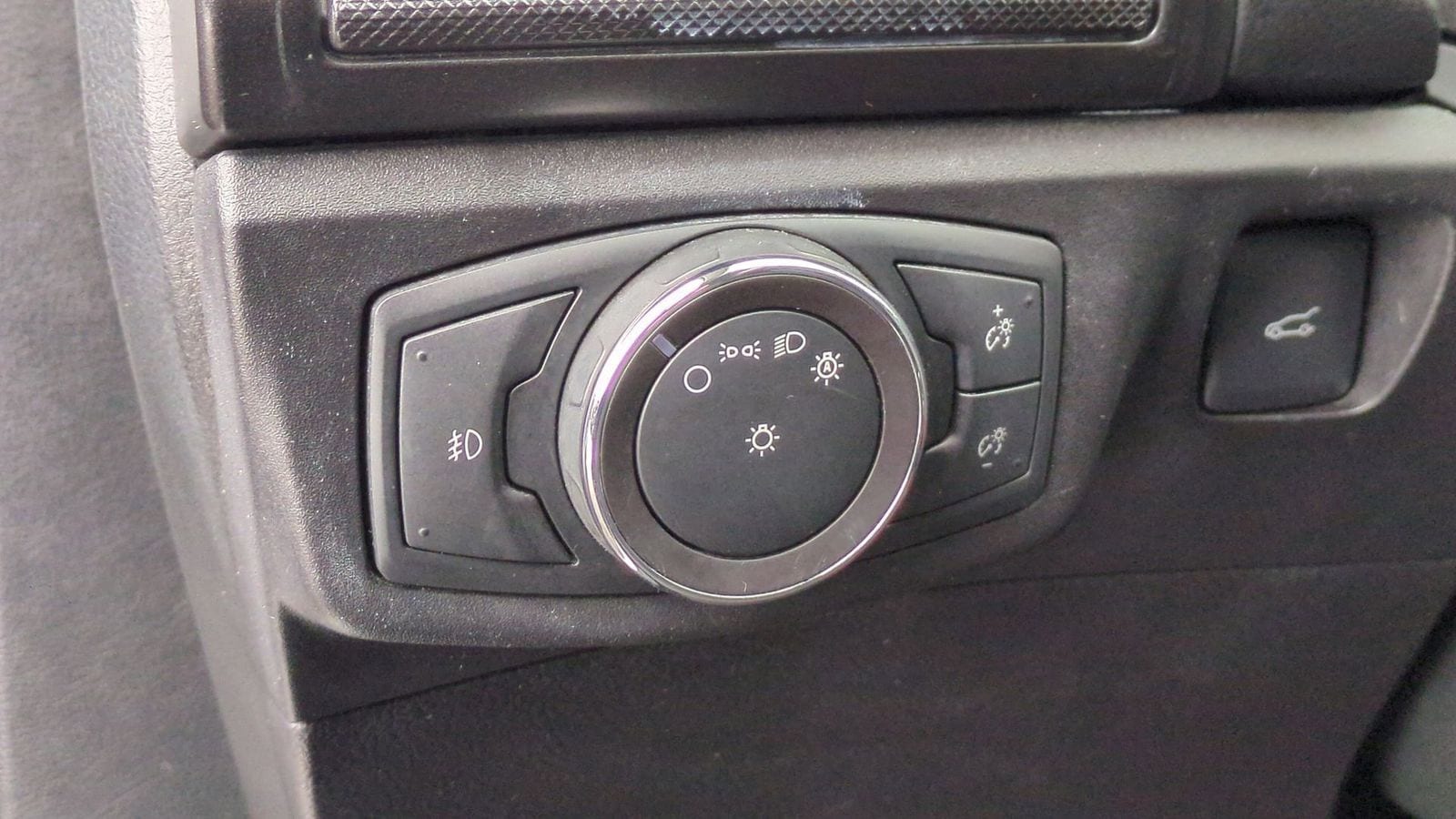 Thumbnail: 2018 Ford Fusion - 17