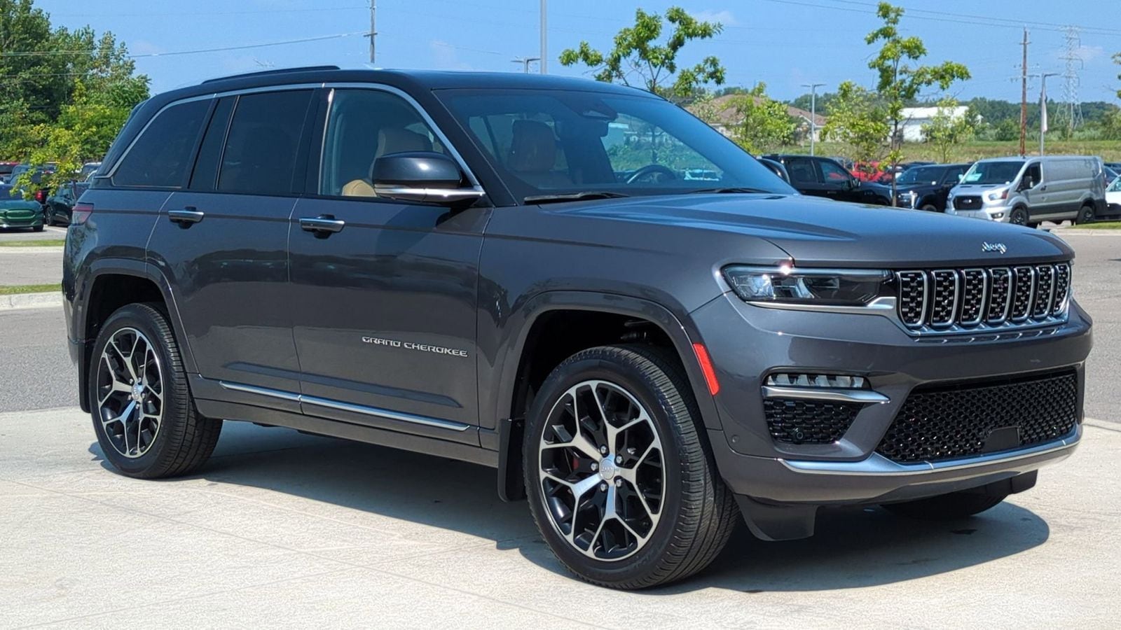 Thumbnail: 2022 Jeep Grand Cherokee - 9