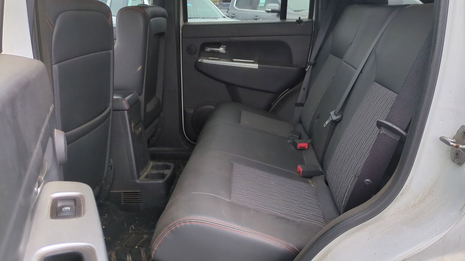 Thumbnail: 2012 Jeep Liberty - 9
