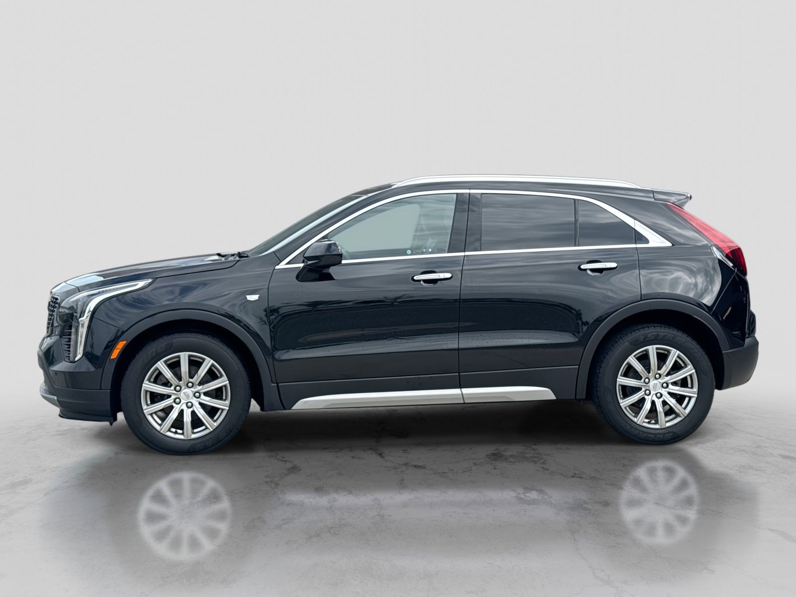 Thumbnail: 2019 Cadillac XT4 - 3