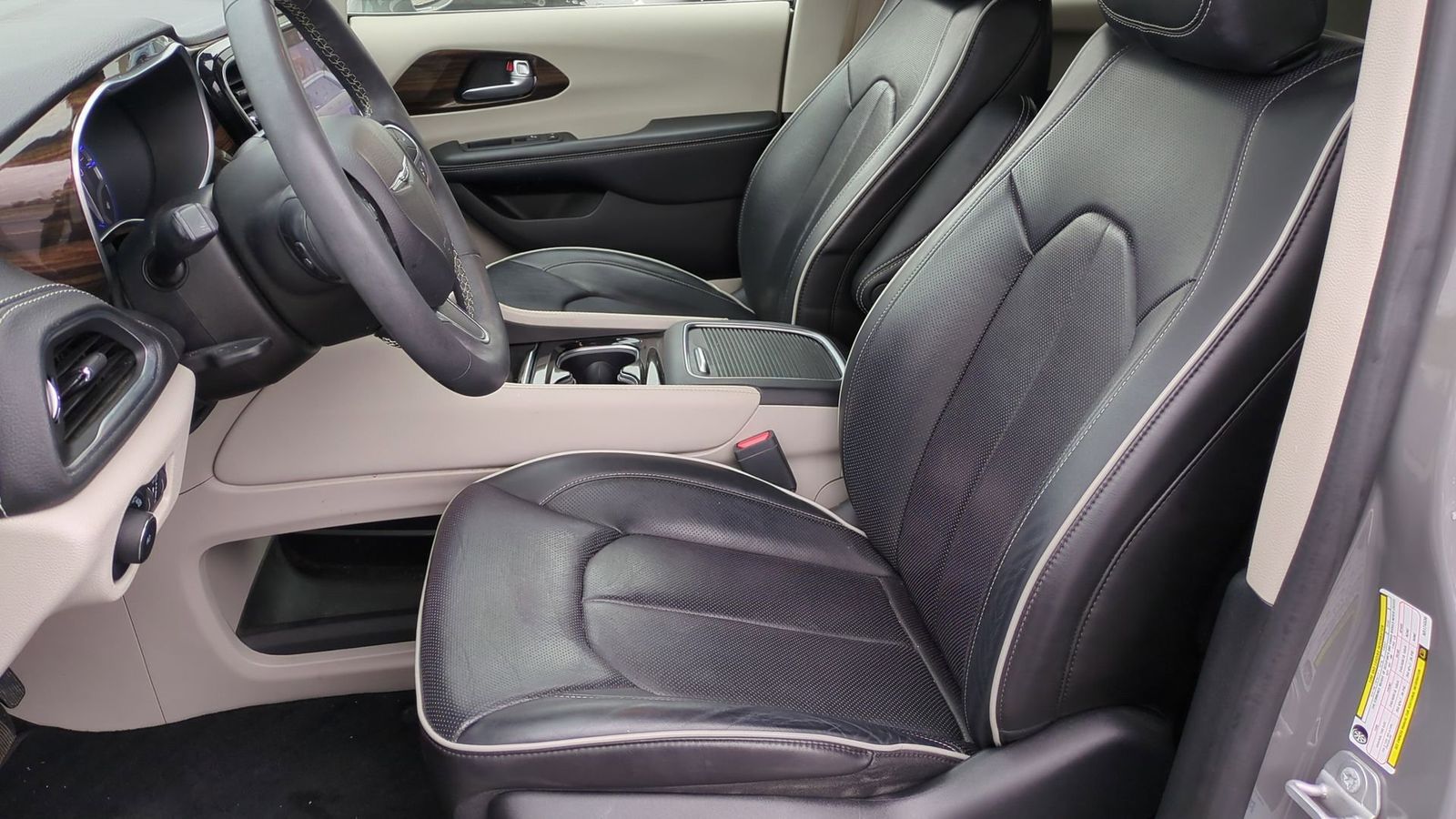 2022 Chrysler Pacifica Limited 18